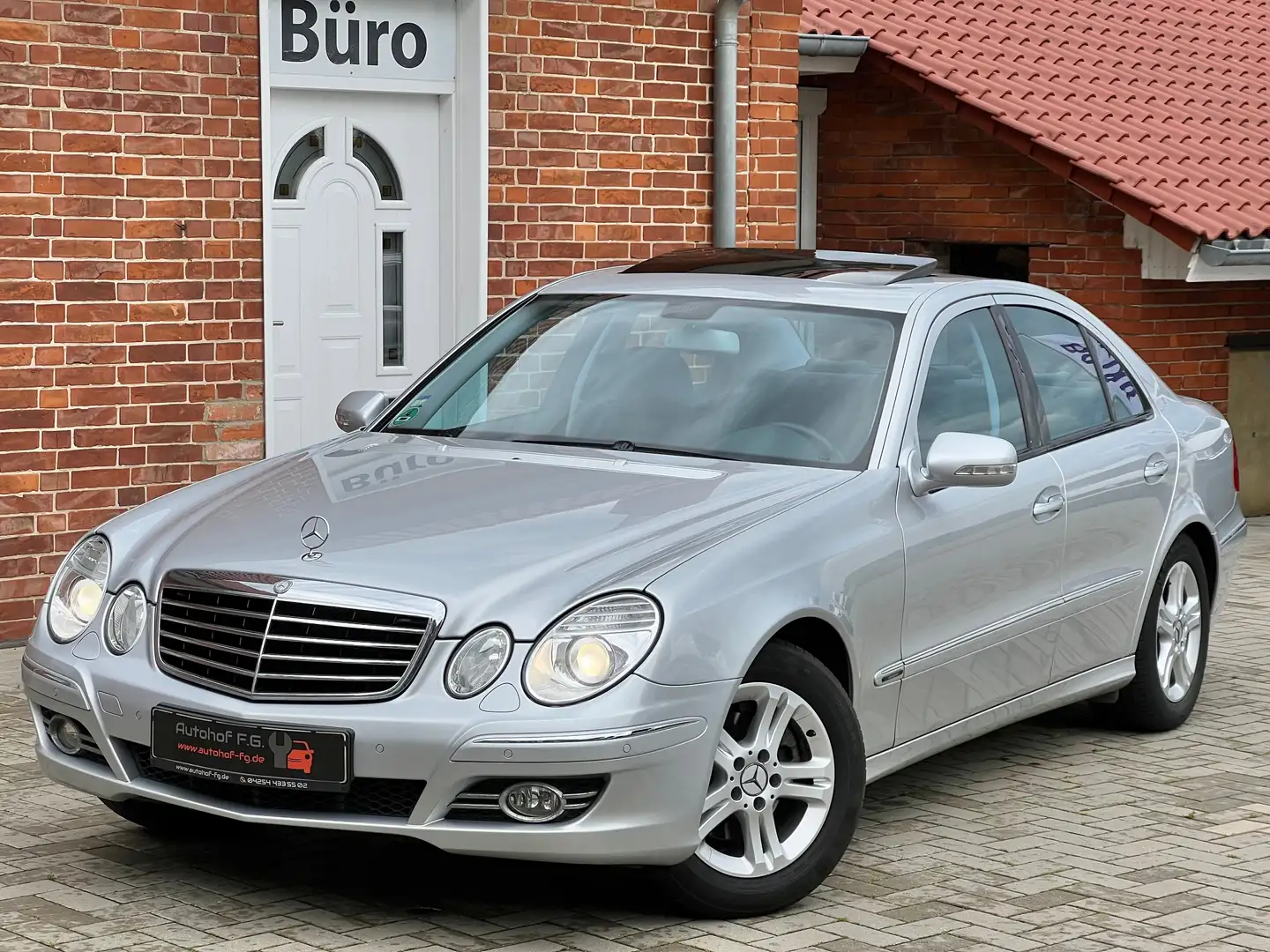 Mercedes-Benz E 280 E 280 E-Klasse E 280 CDI*SHZ/NAVI/AVANTGARDE/DVD Grigio - 1