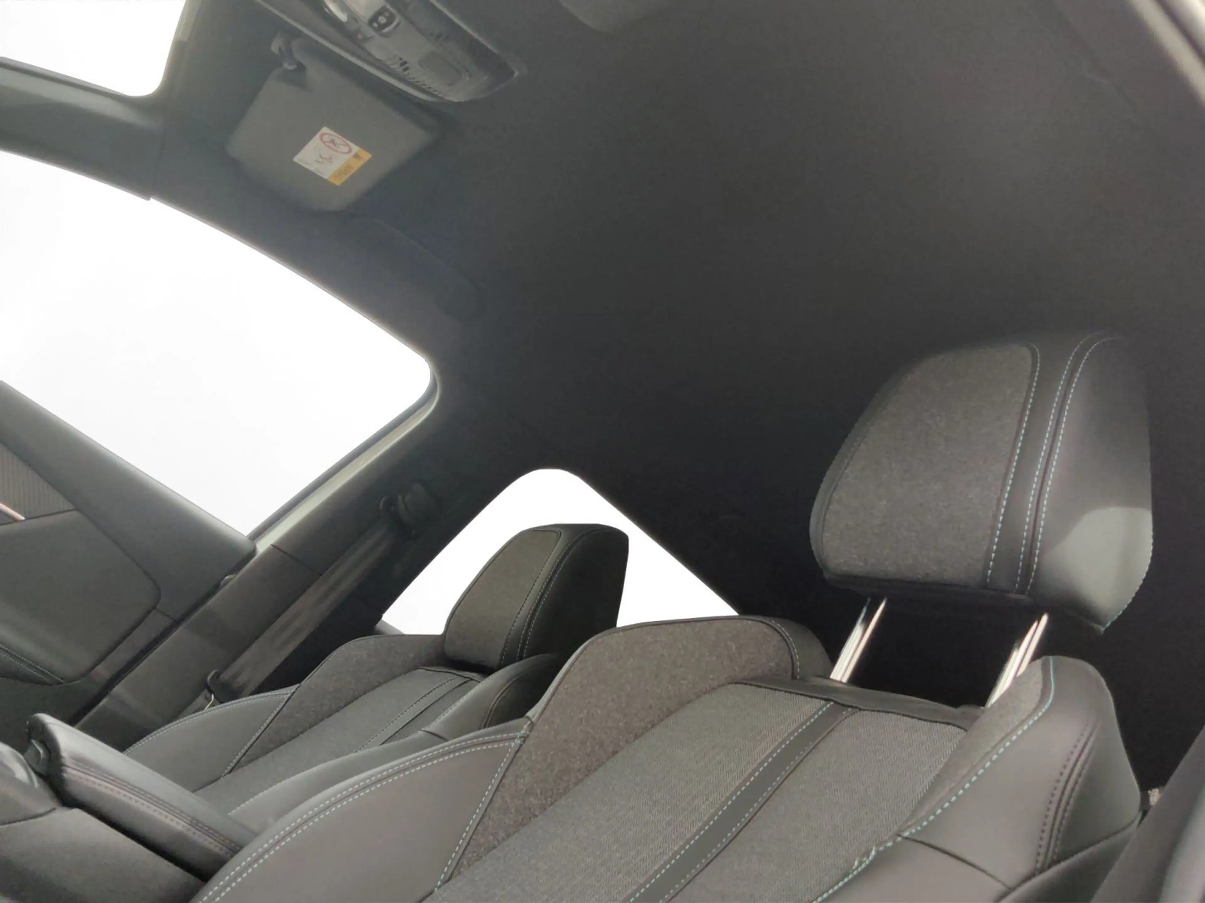 Peugeot 3008 Allure Pack PT130 EAT8 Kamera ACC PDC SHZ e — photo 13