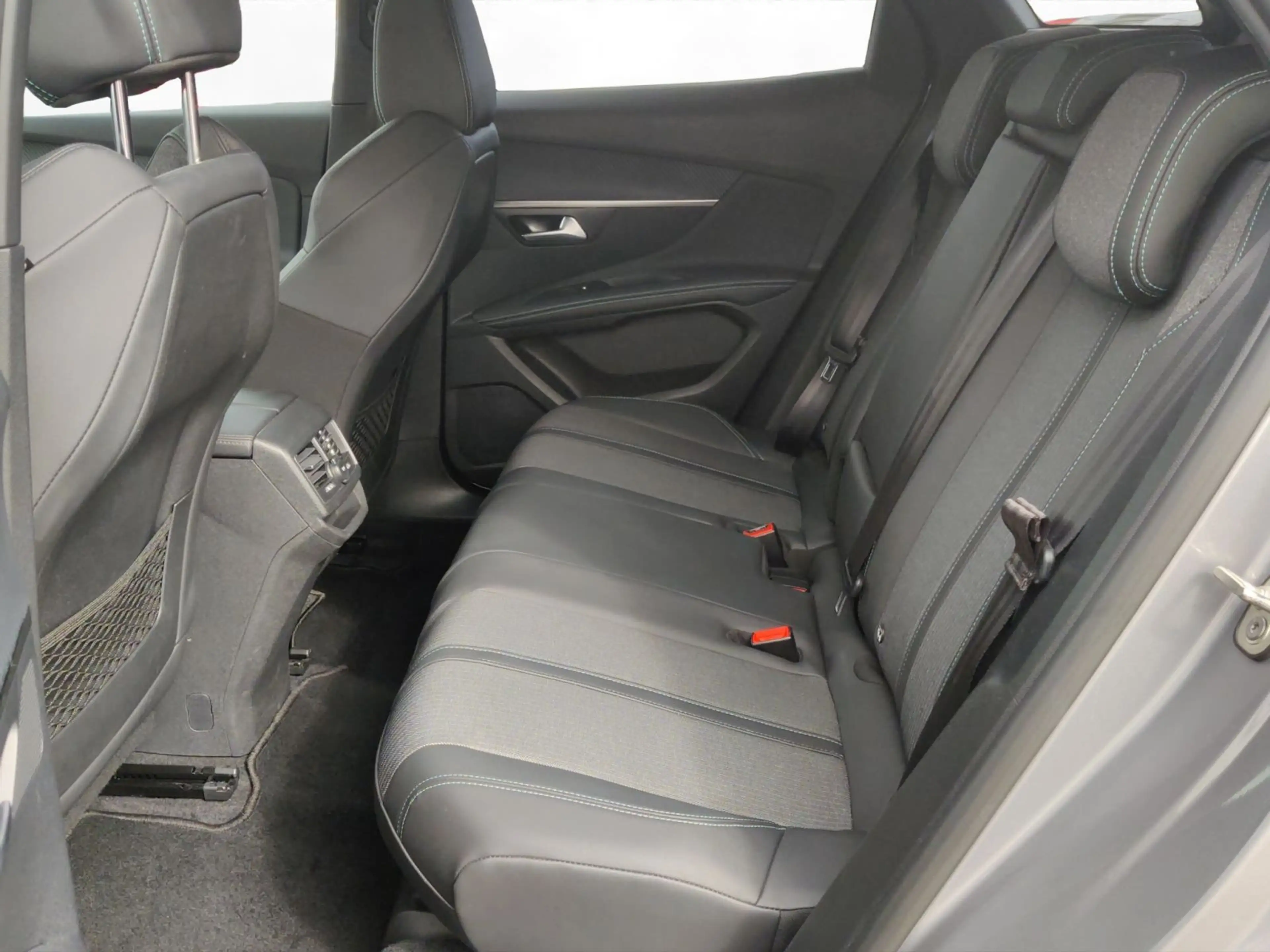 Peugeot 3008 Allure Pack PT130 EAT8 Kamera ACC PDC SHZ e — photo 10