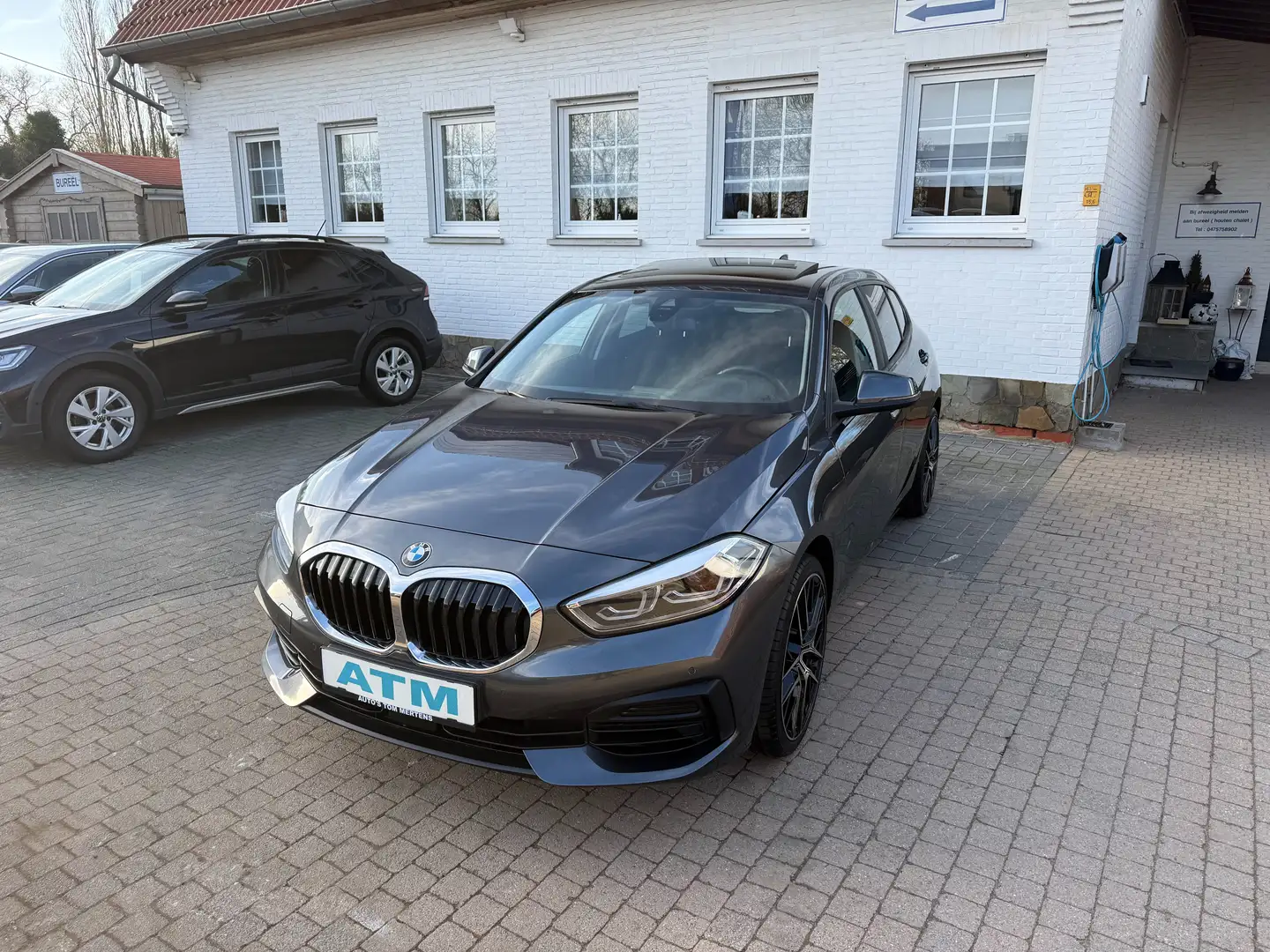 BMW 118 118i Aut. Sport Line/Navi/app Cp/Camera/pano Dak Gris - 2