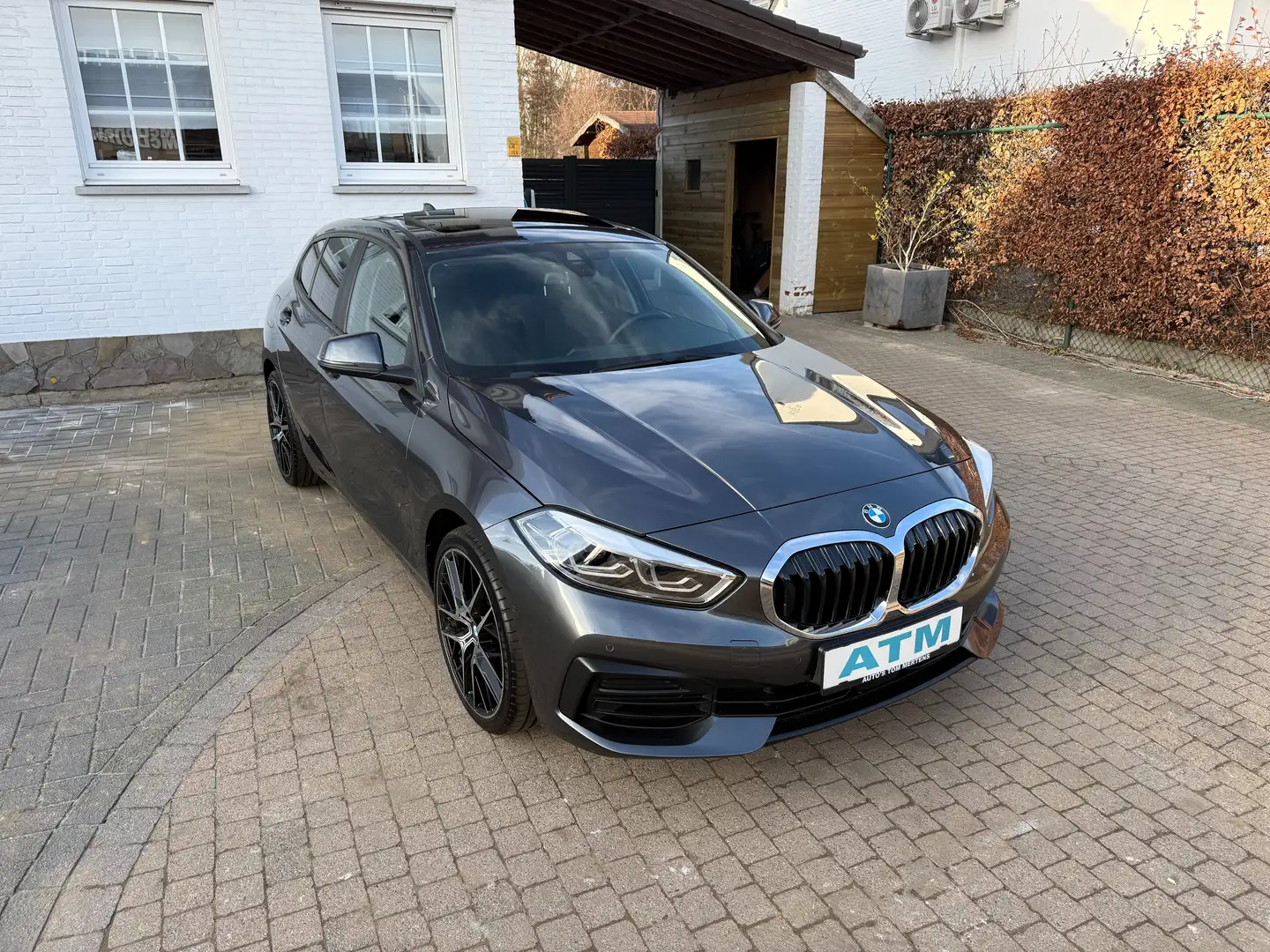 BMW 118 118i Aut. Sport Line/Navi/app Cp/Camera/pano Dak Gris - 1