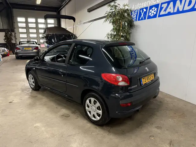 Peugeot 206 view 6