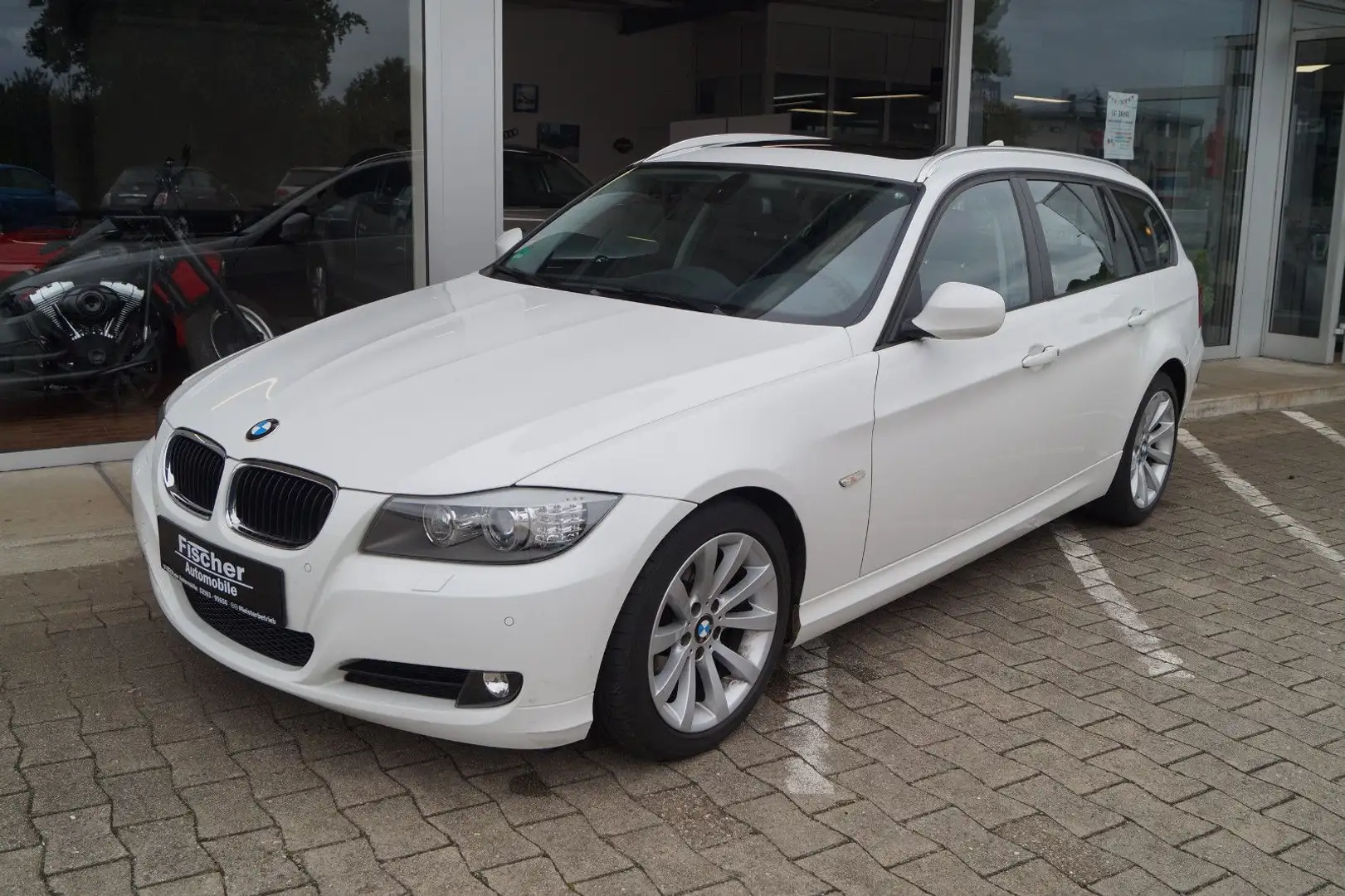 BMW 318 i Touring Xenon*Navi*Schiebedach*Automatik Blanc - 1