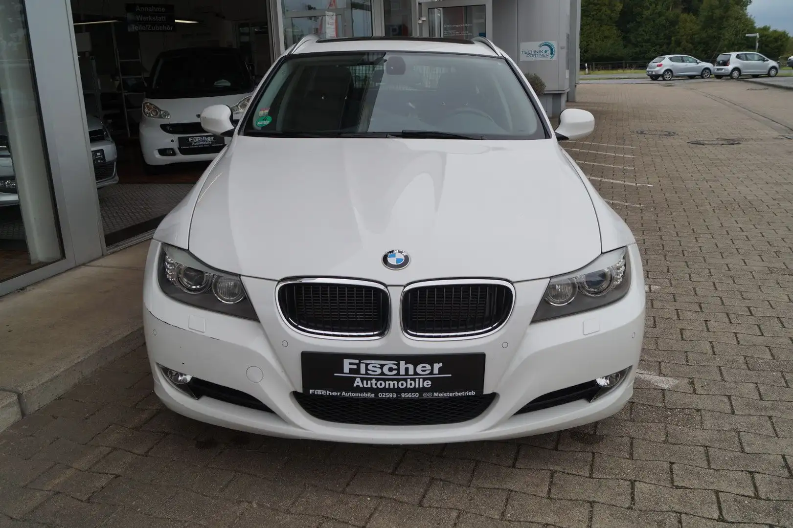 BMW 318 i Touring Xenon*Navi*Schiebedach*Automatik Blanc - 2