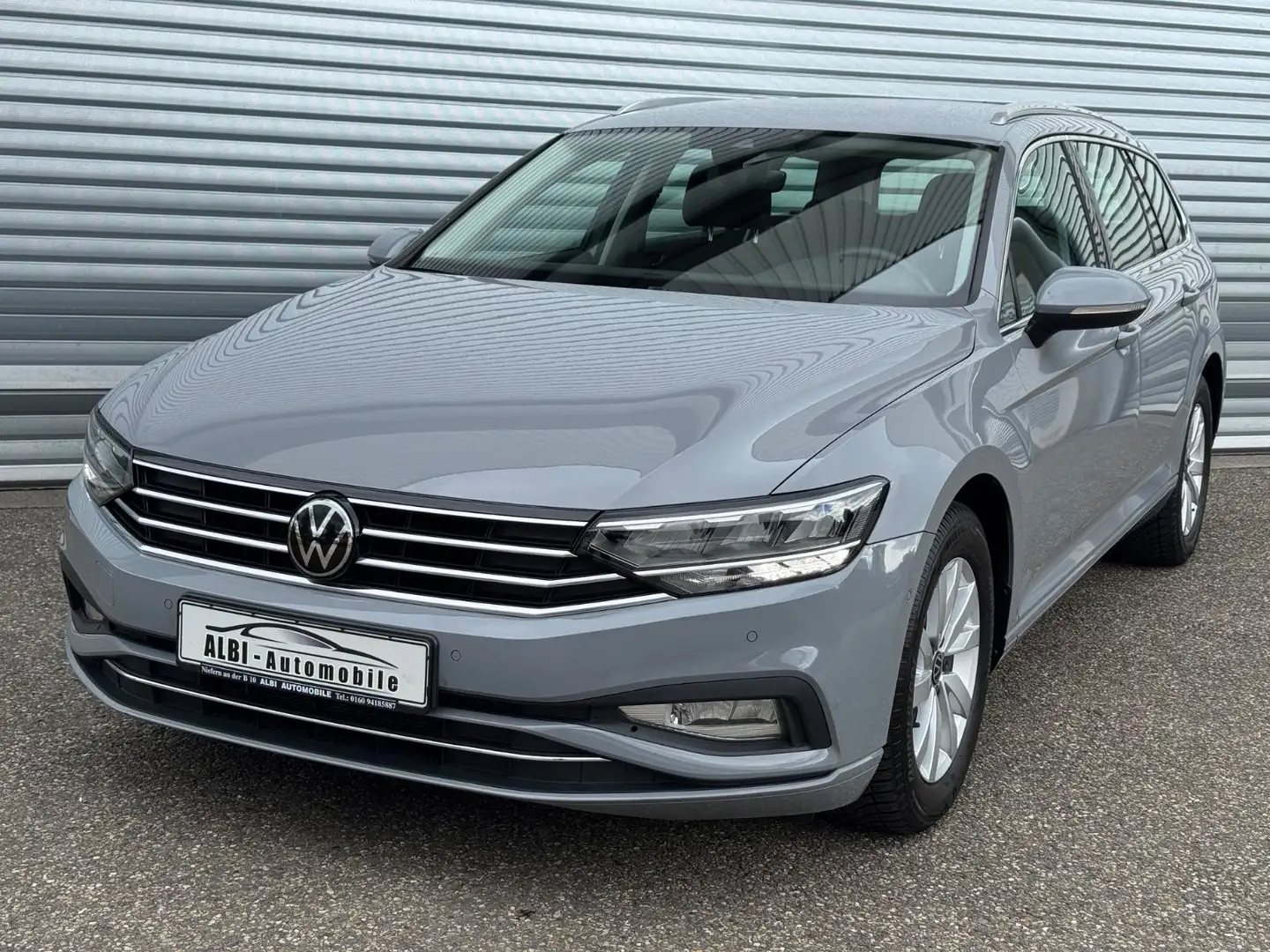 Volkswagen Passat Variant Business Navi Parklenk Kamera *** Gris - 1