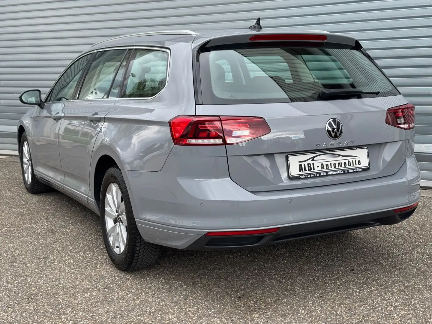 Volkswagen Passat Variant Business Navi Parklenk Kamera *** Gris - 2