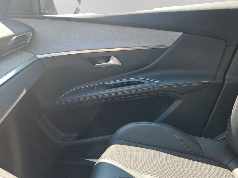 Peugeot 5008 GT, 8-fach bereift,AHK,Navi — photo 12