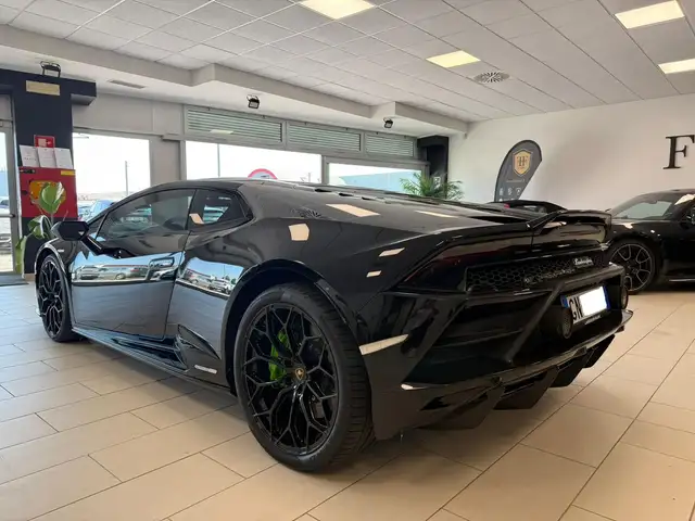 Lamborghini Huracan view 6