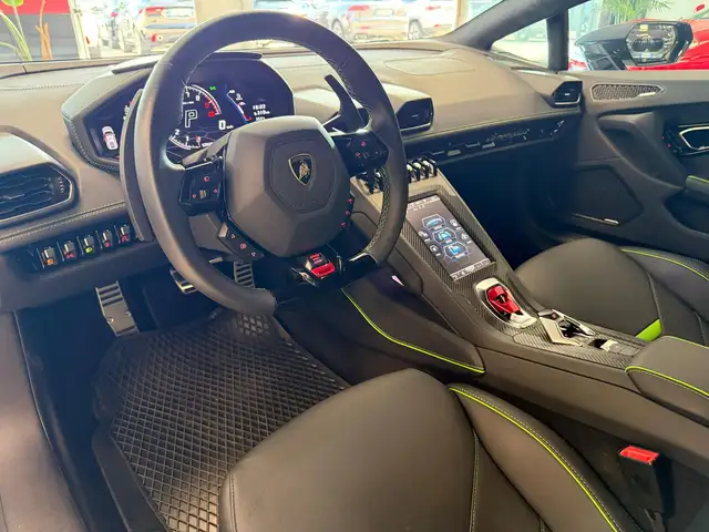 Lamborghini Huracan view 7
