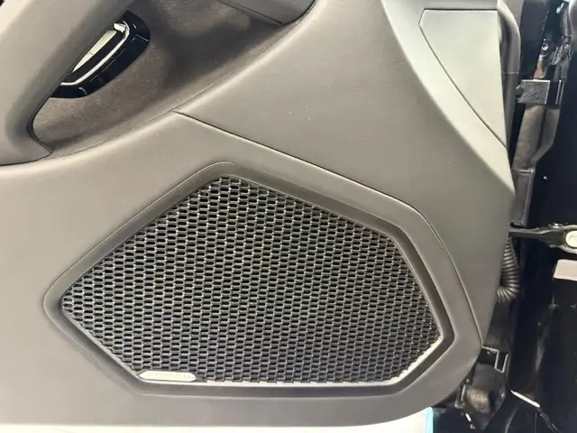 Lamborghini Huracan view 12