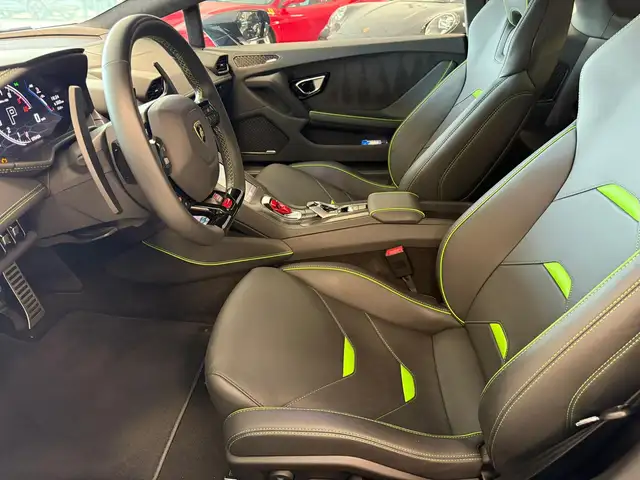 Lamborghini Huracan view 8