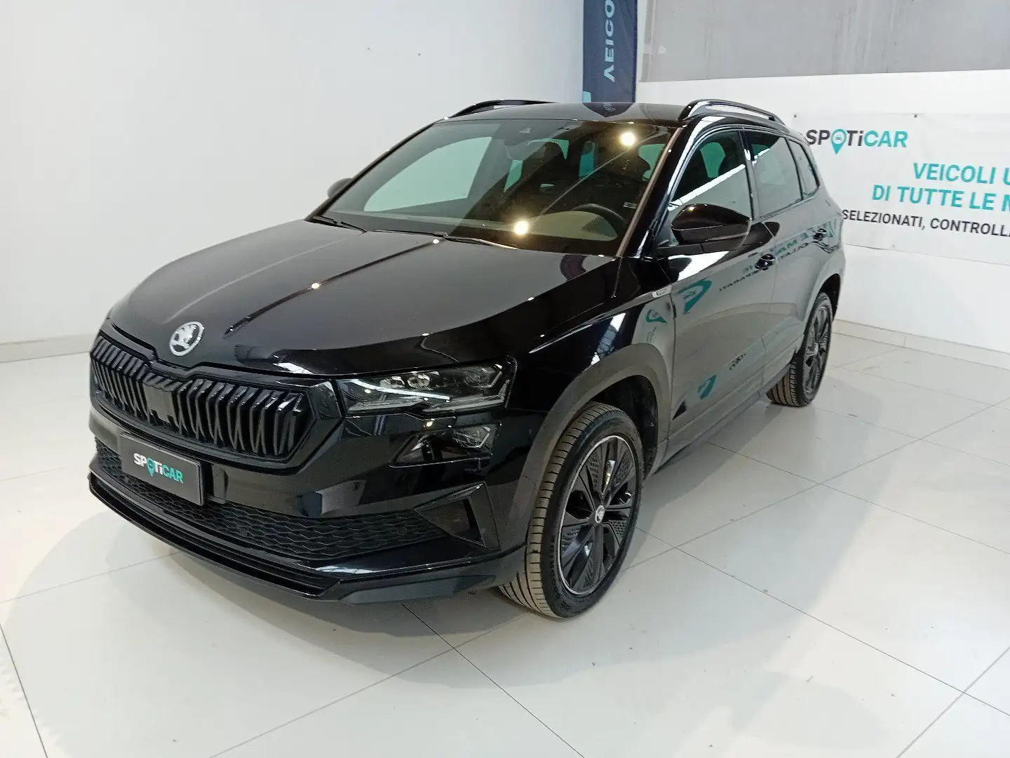 Skoda Karoq 2.0 TDI 115 CV DSG SportLine Fekete - 1