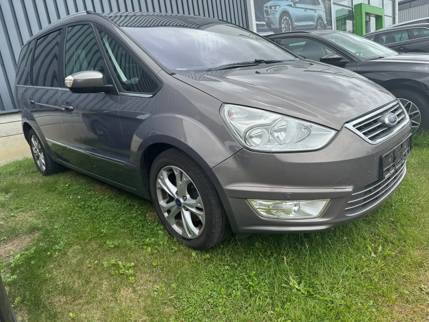 Ford Galaxy Automatik. 200PS Grau - 2
