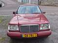 Mercedes-Benz E 220 Rouge - thumbnail 1