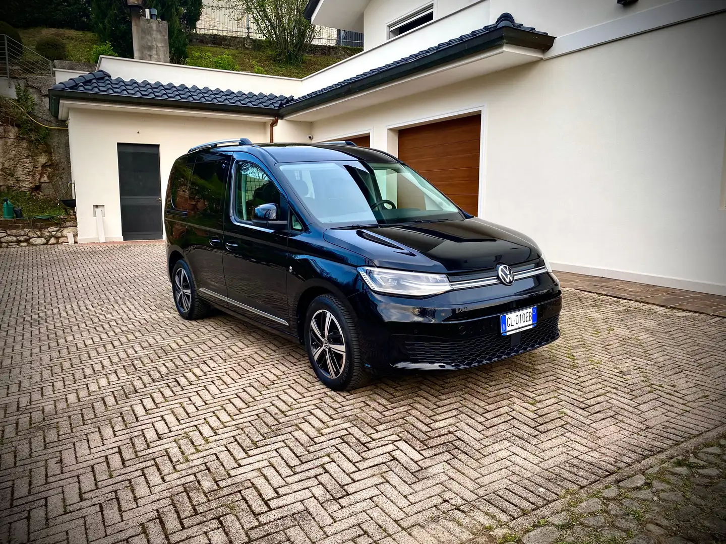 Volkswagen Caddy CADDY 2.0 TDI 122 CV Autocarro N1 5 posti Nero - 1