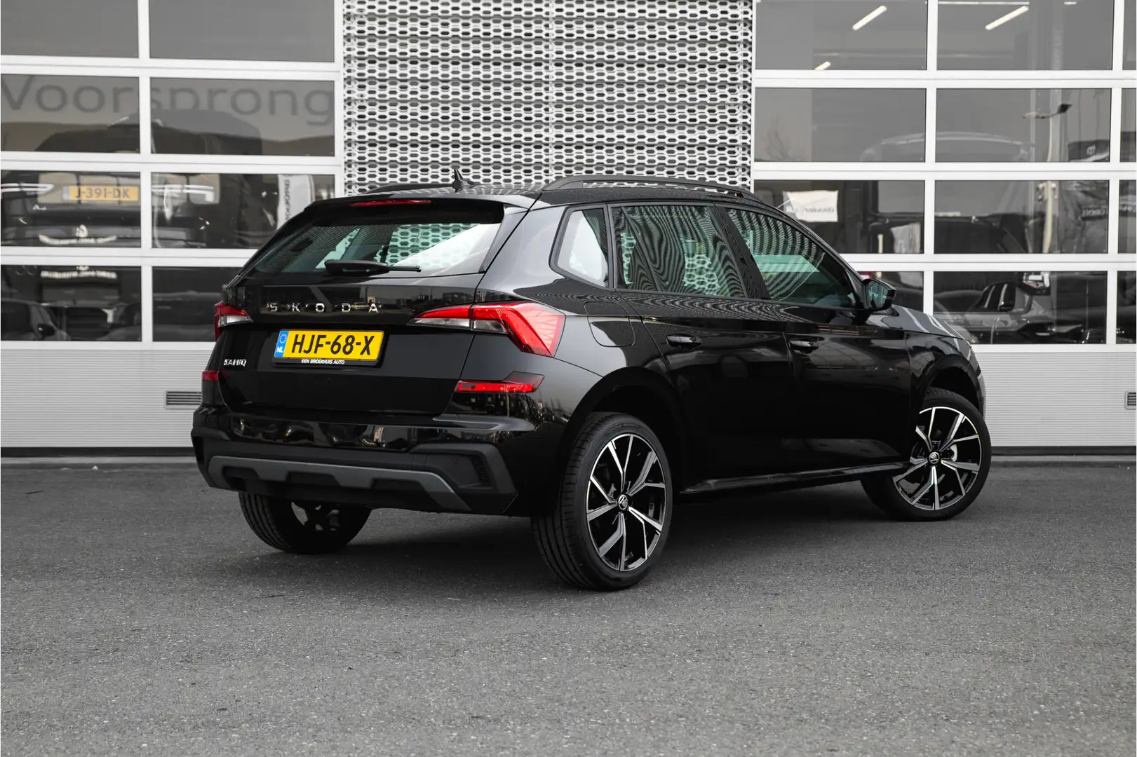 Skoda Kamiq 1.0 TSI 115pk Selection Zwart - 2