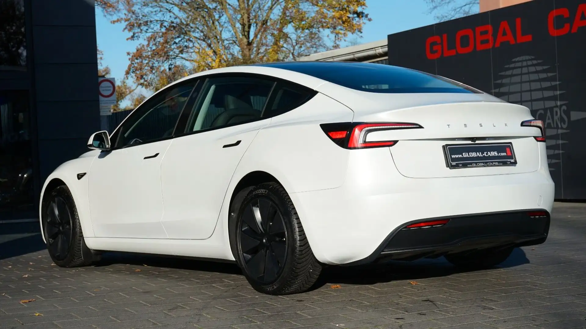 Tesla Model 3 MODEL 3 RWD 60kWH*NEUES MODELL*PANO*98,1% Weiß - 2