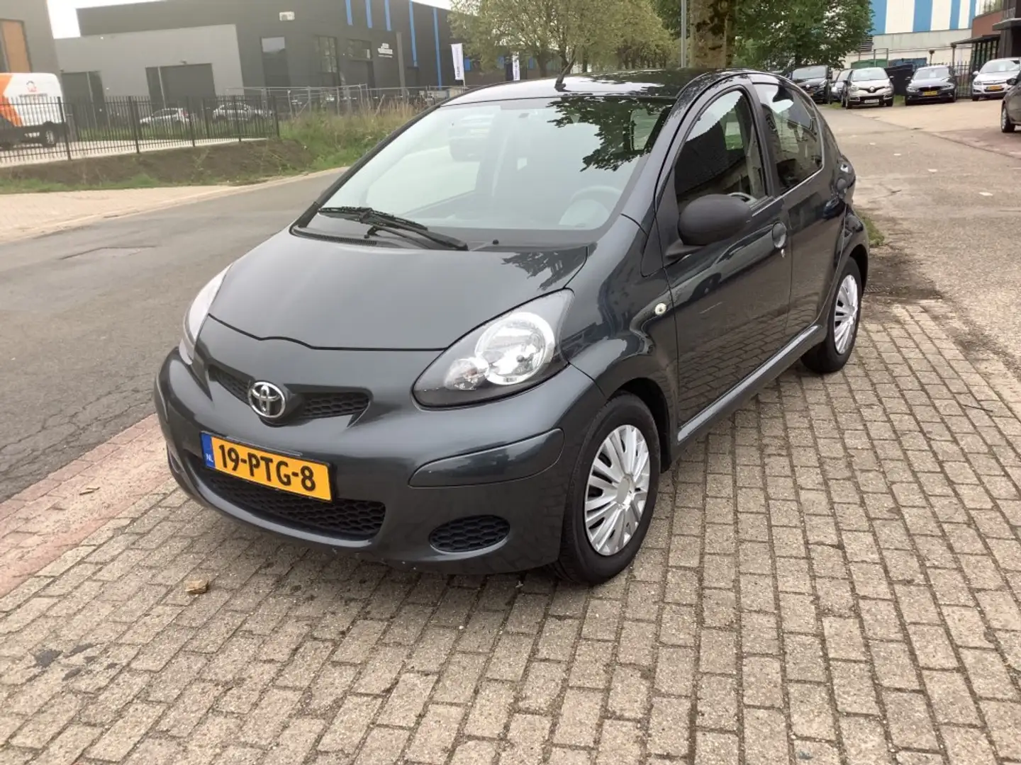 Toyota Aygo 1.0 VVT-I COMFORT Gris - 1