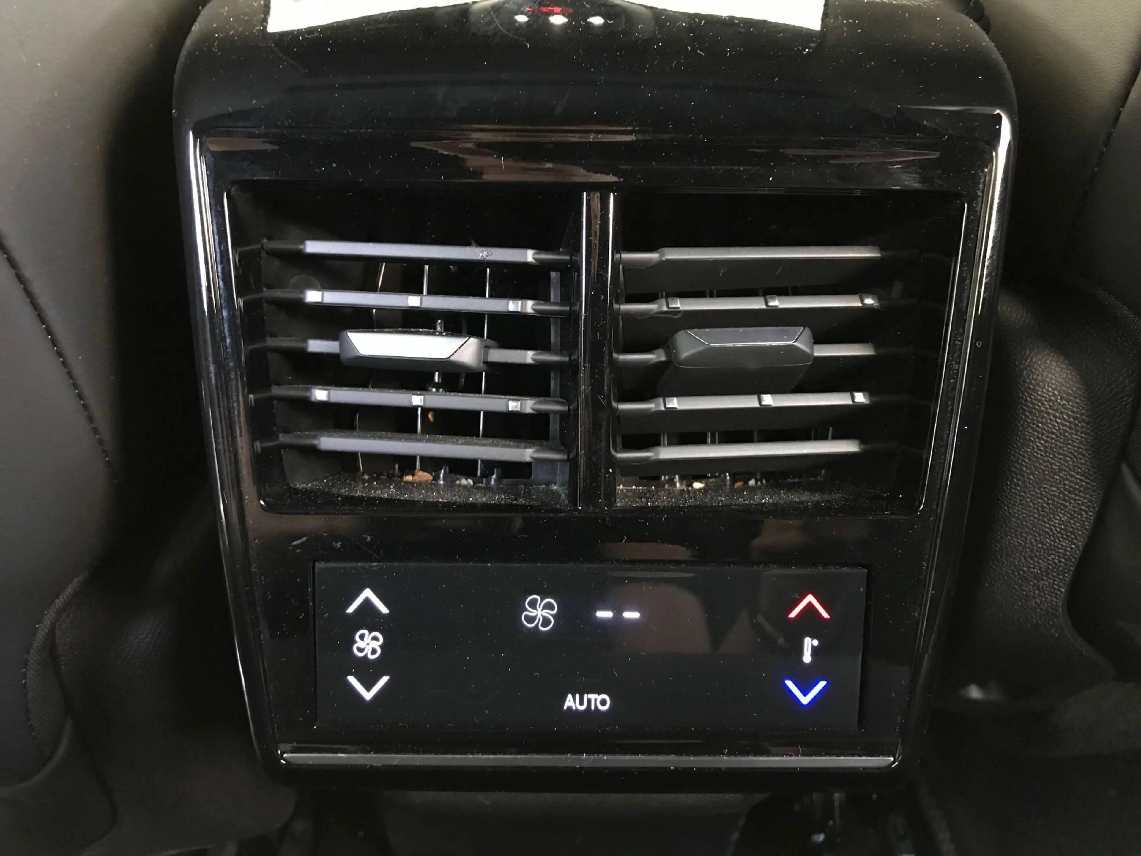 DS Automobiles DS 7 1.6 PHEV 300 4x4 Pallas — photo 14