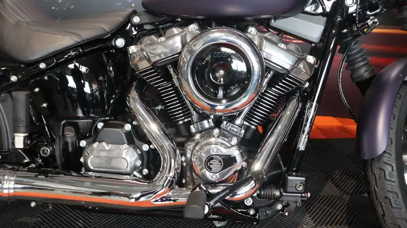 Harley-Davidson Street Bob - foto 2
