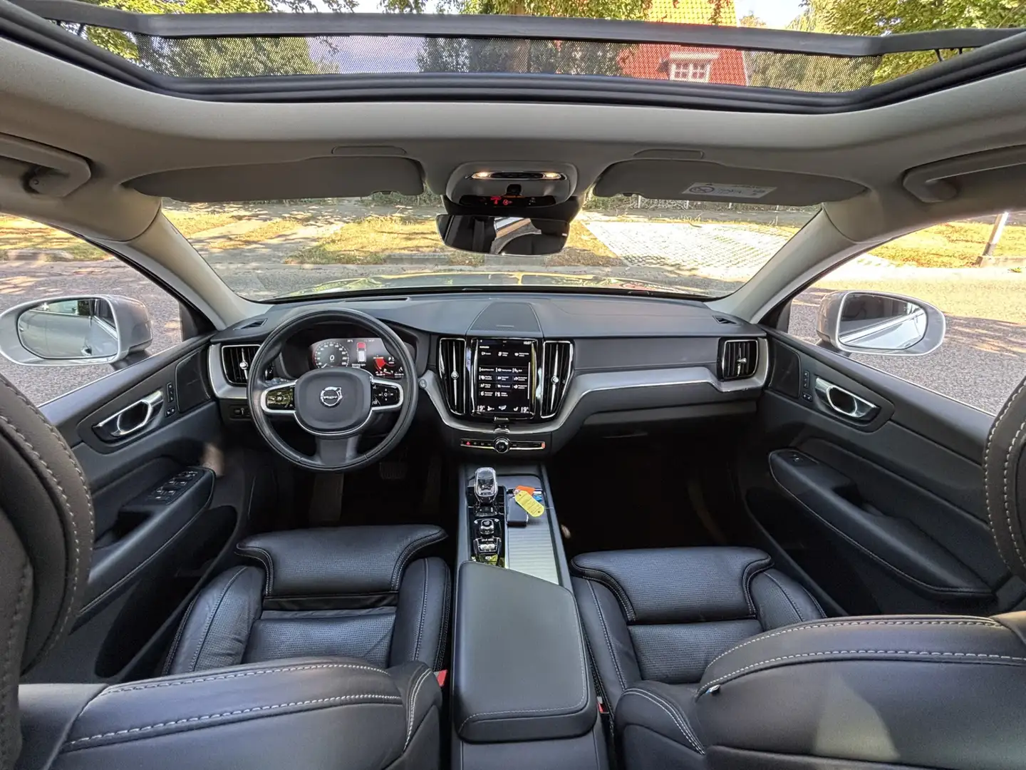 Volvo XC60 Recharge T6 AWD Inscription Pano HeadUp Stoelventi Zilver - 2