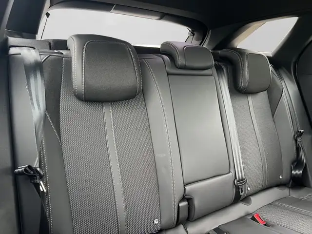 Peugeot 3008 view 13