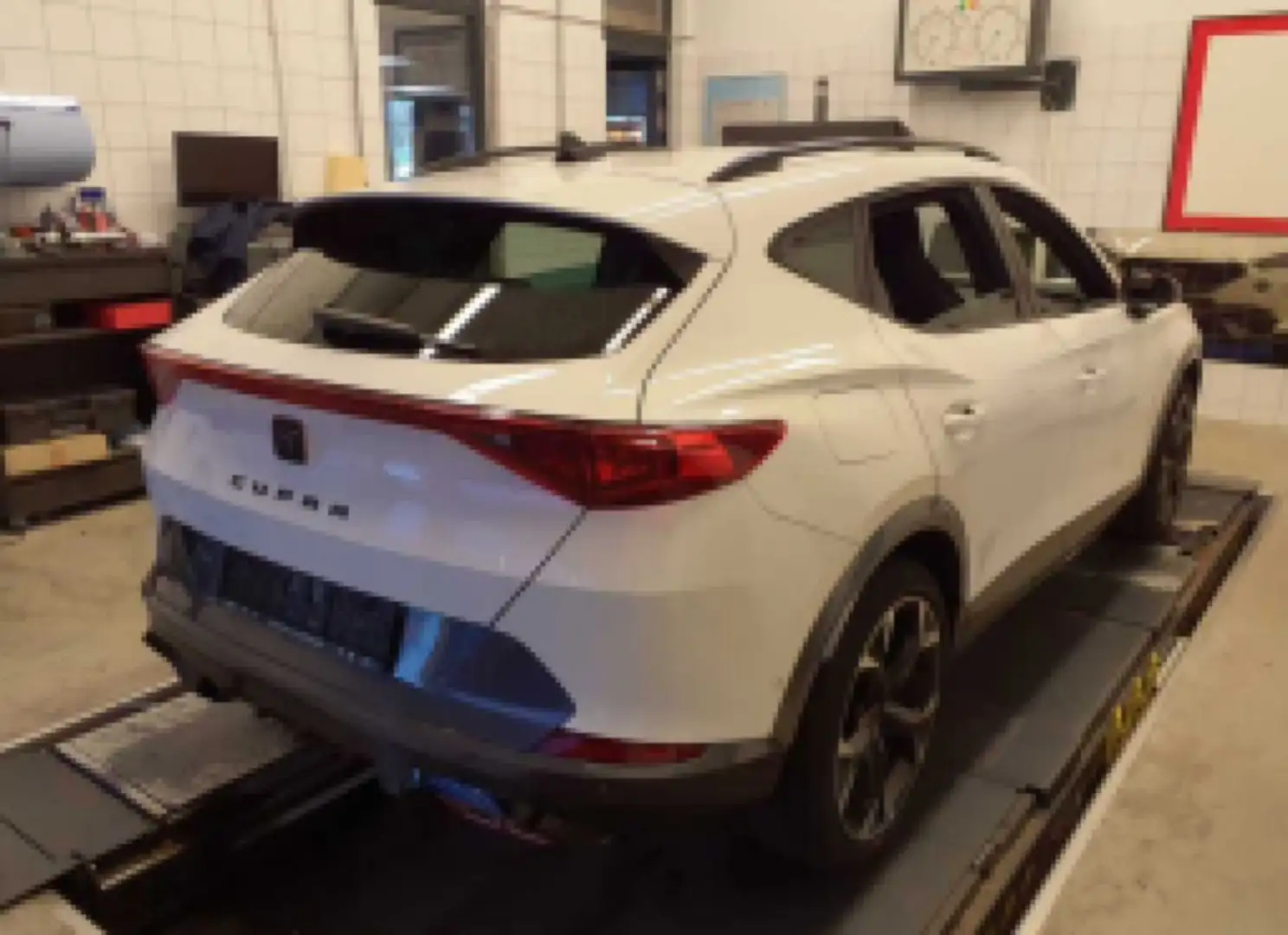 CUPRA Formentor VZ 1.4 e-HYBRID*NAVI*360*SHZ*Assist* Weiß - 2