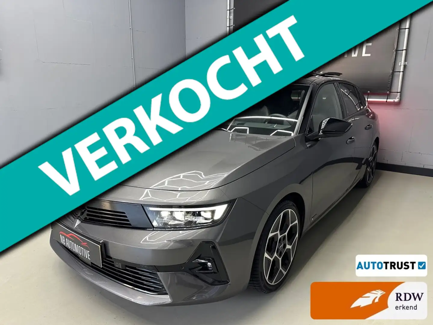 Opel Astra 1.2 Turbo Ultimate PANO 2023 Grau - 1