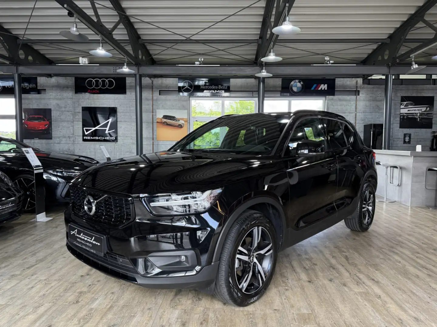 Volvo XC40 R Design 2WD*NAVI*LED*1.HAND Zwart - 1