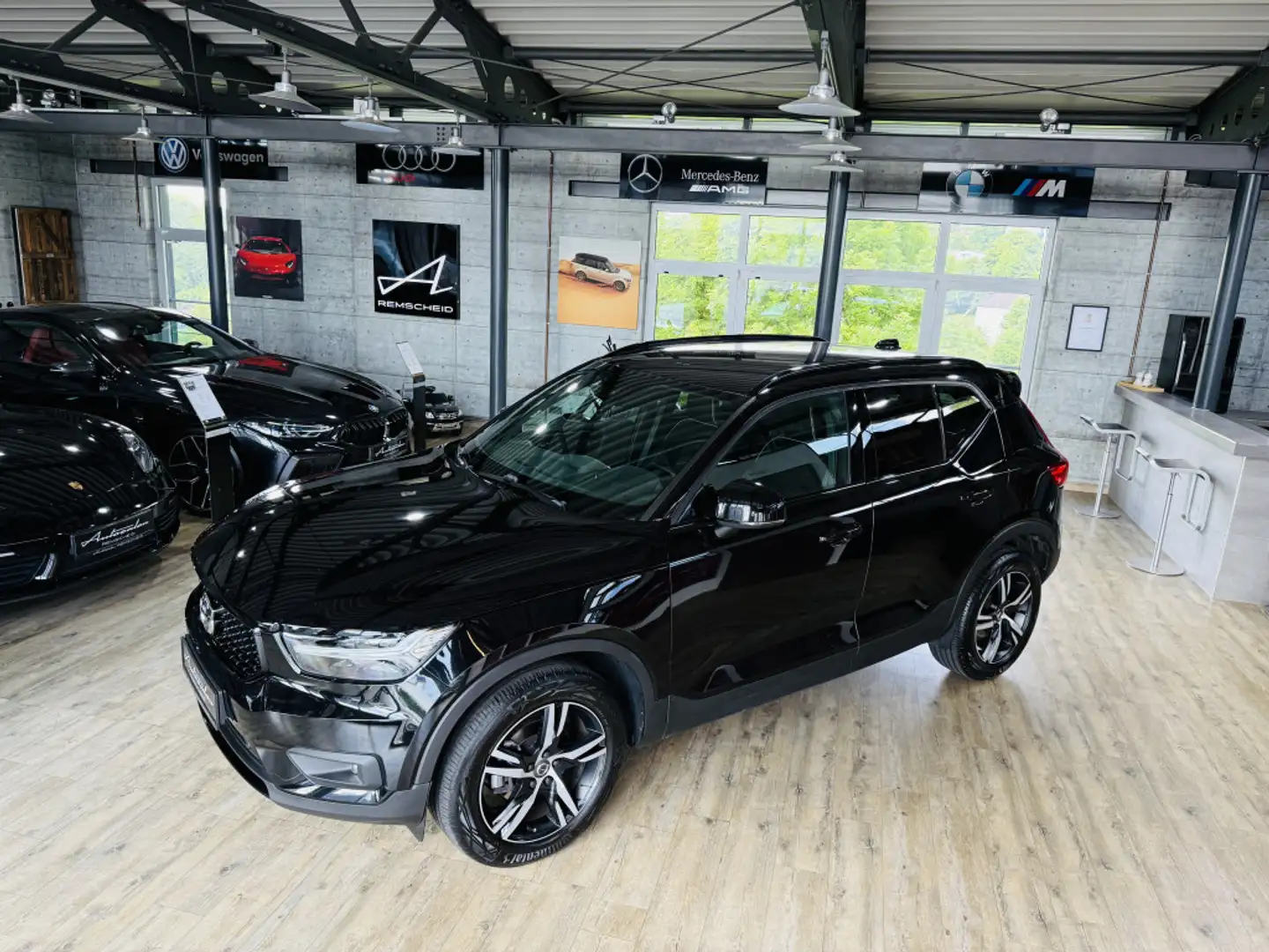 Volvo XC40 R Design 2WD*NAVI*LED*1.HAND Zwart - 2