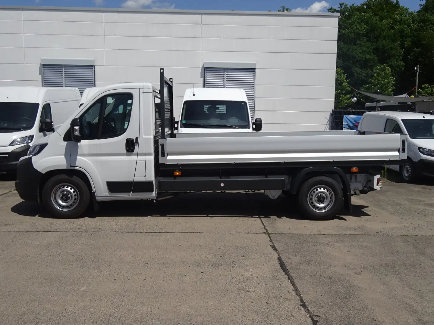 Opel Movano Pritsche L3 2,2 verstärkte Feder für 24.500 Weiß - 2