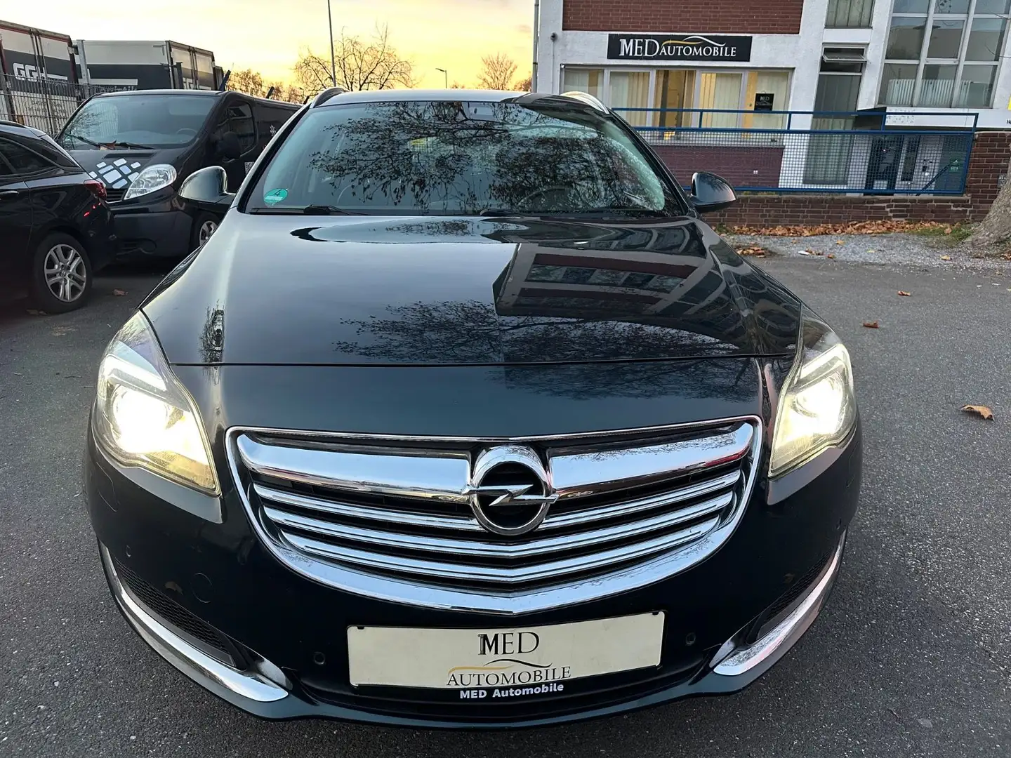 Opel Insignia A Sports Tourer Innovation Grün - 2