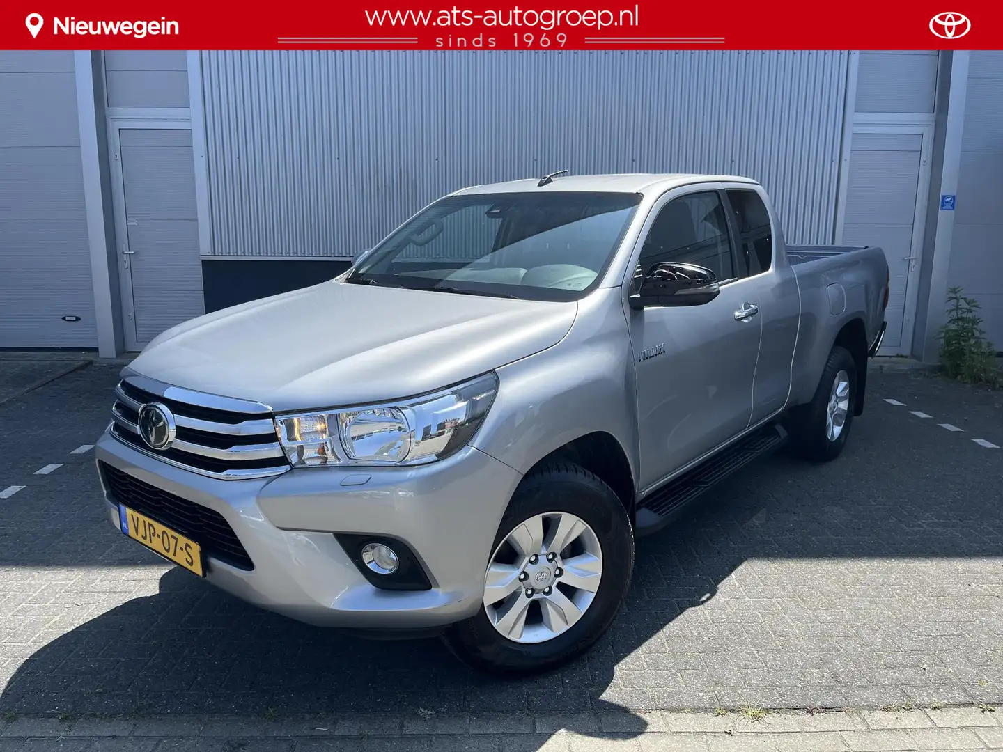 Toyota Hilux 2.4 D-4D Xtra Cab Professional - 1