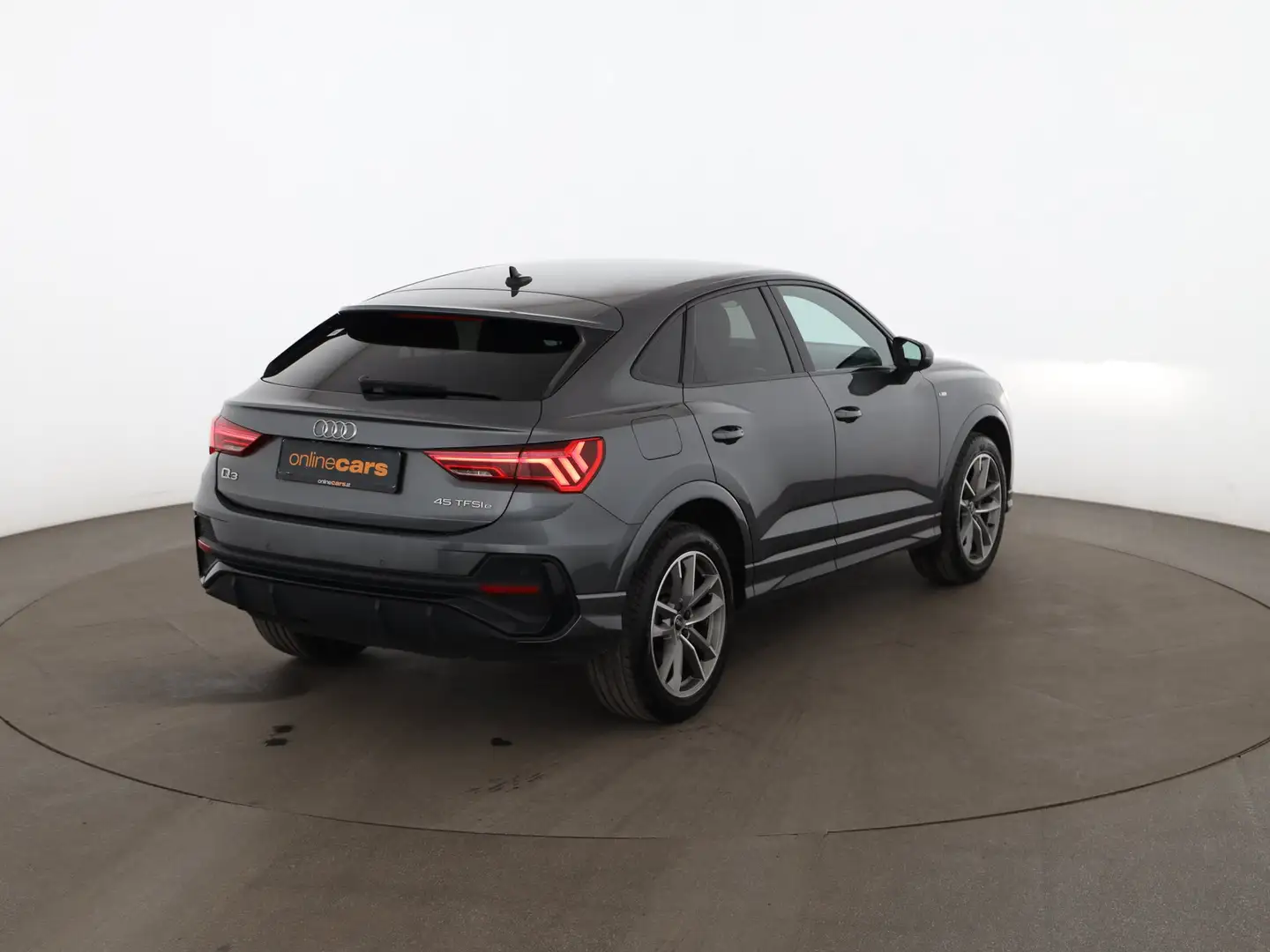 Audi Q3 Sportback 45 TFSI e S-Line Aut LED LEDER NAVI Grau - 2