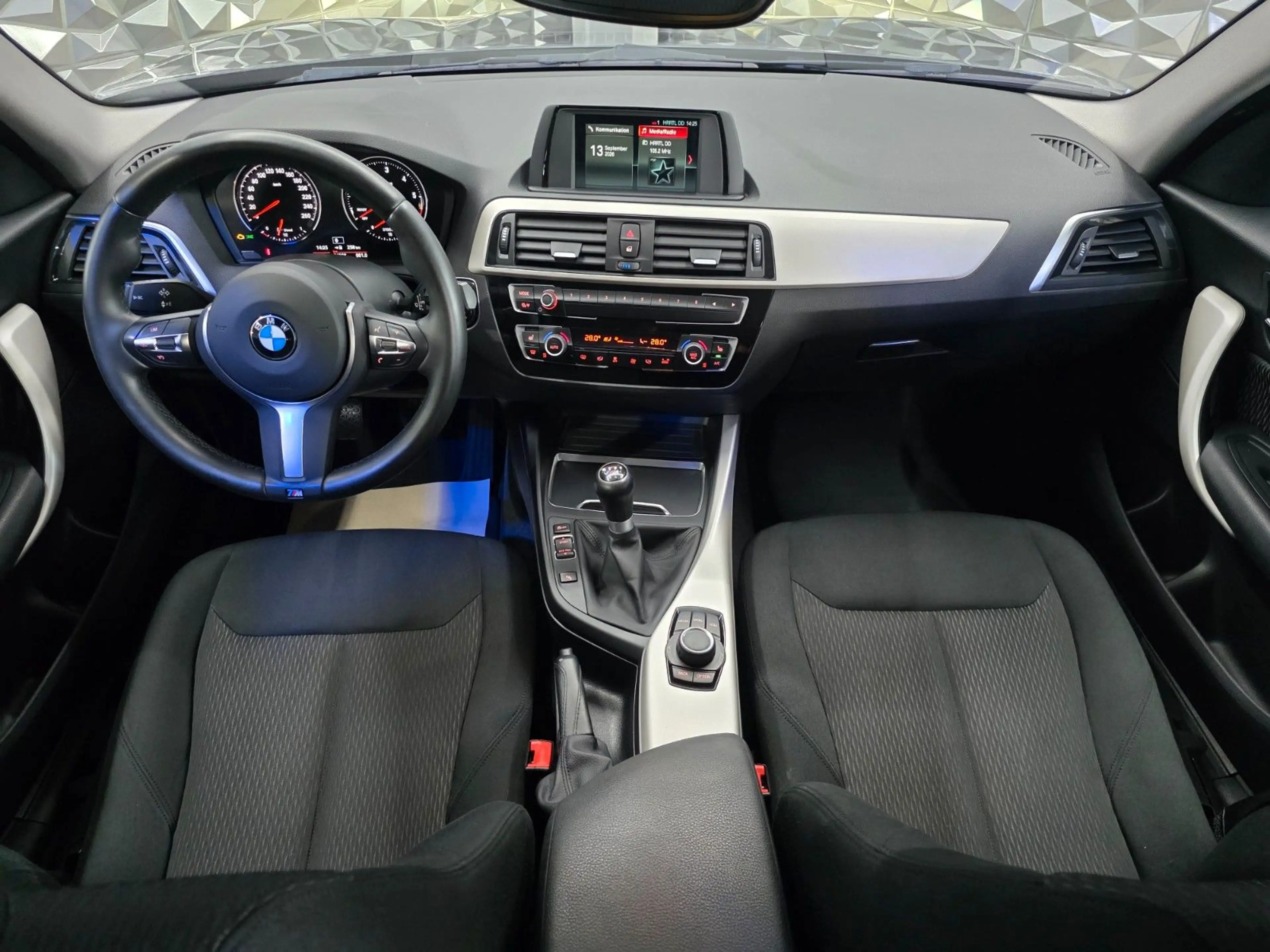 BMW 118 1 Limousine 5-trg. 118 d Advantage — photo 8