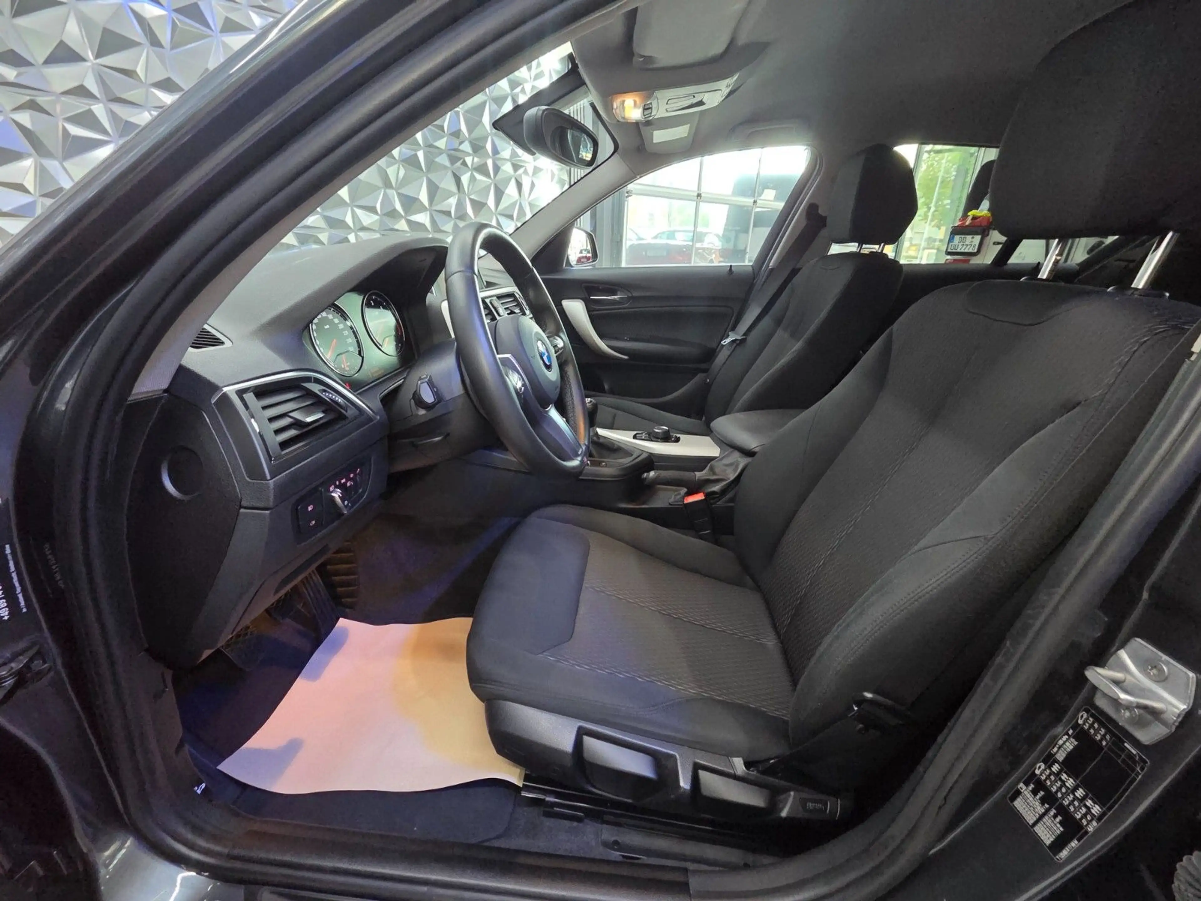 BMW 118 1 Limousine 5-trg. 118 d Advantage — photo 11