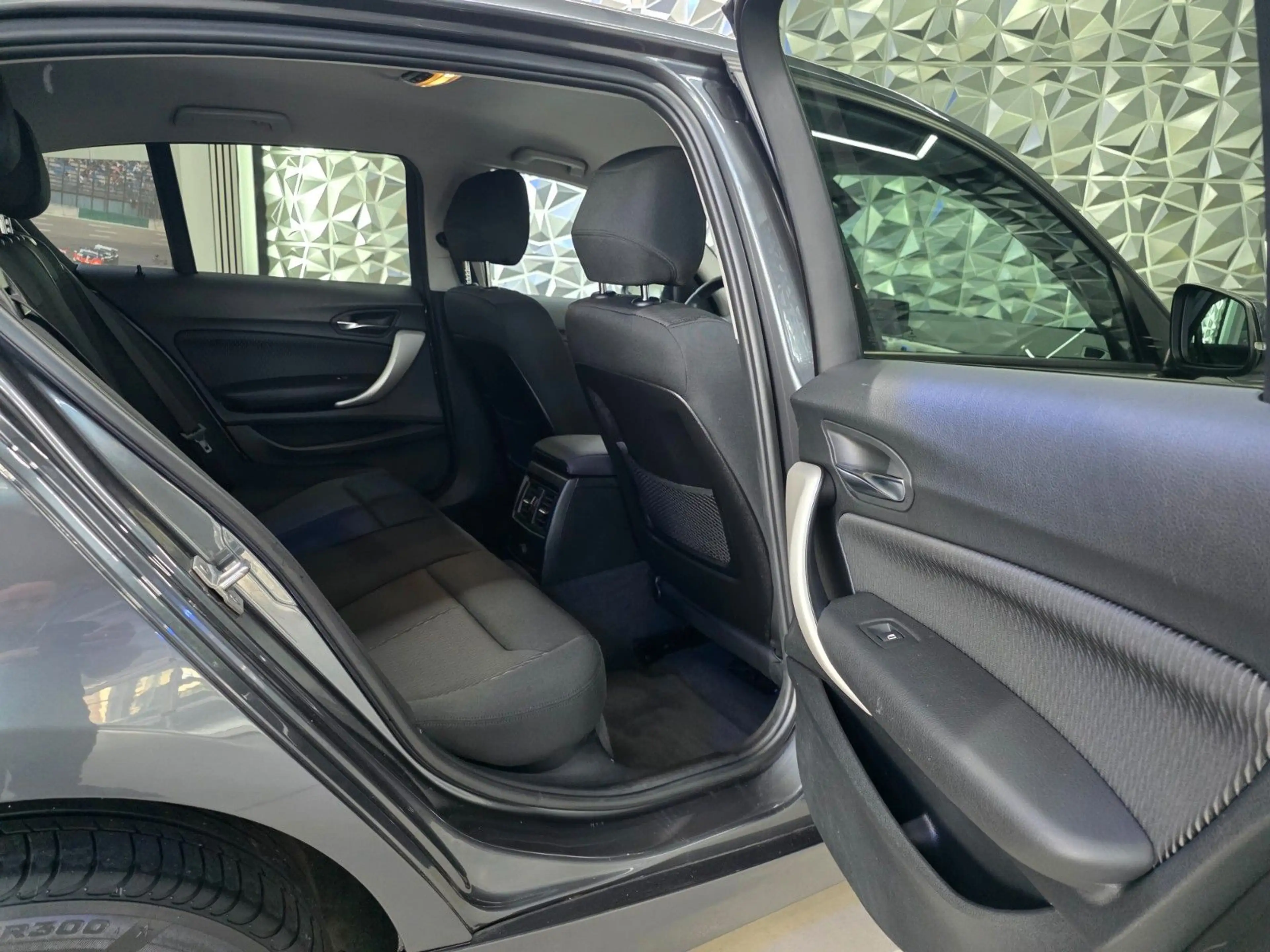 BMW 118 1 Limousine 5-trg. 118 d Advantage — photo 12
