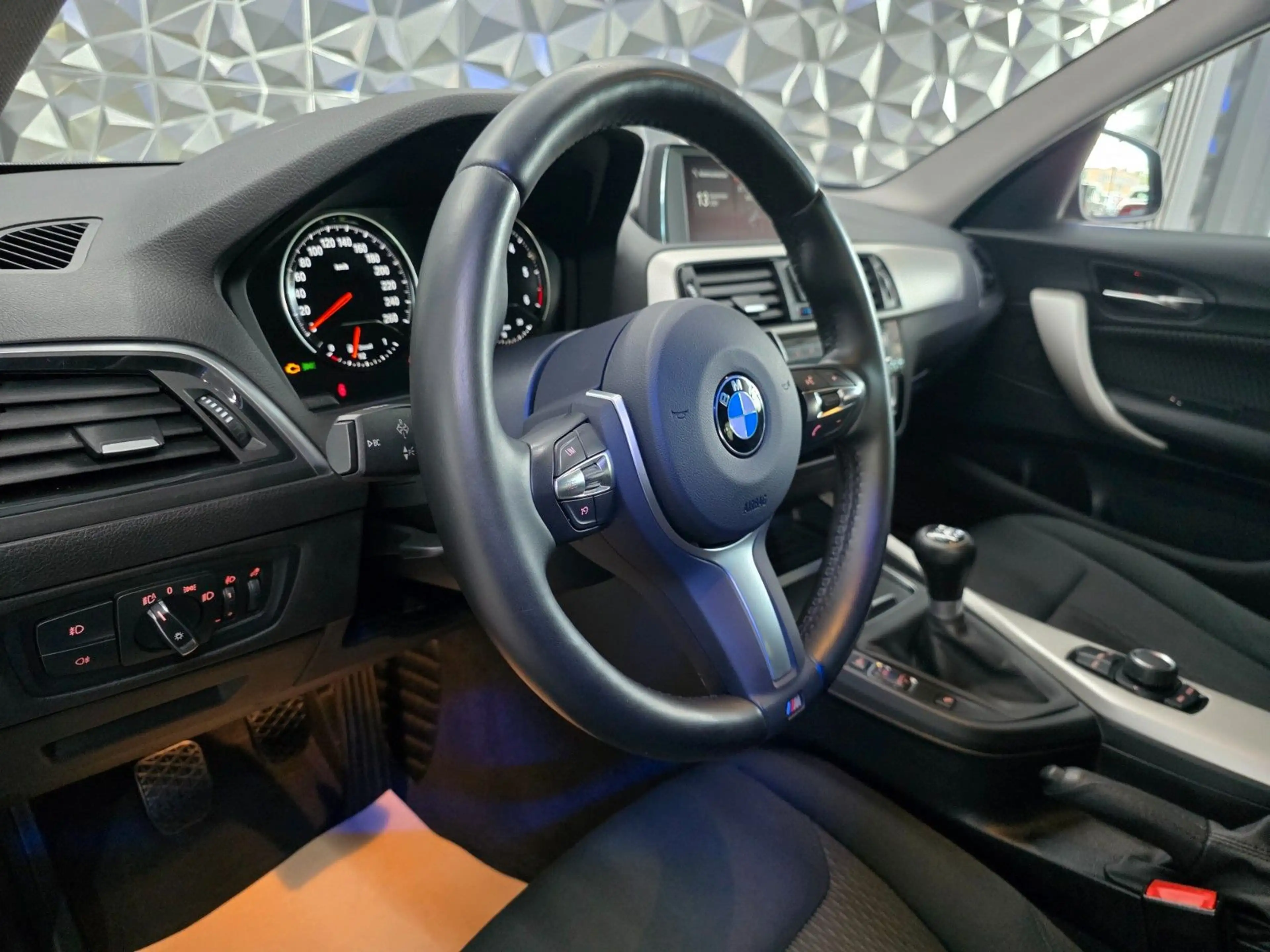 BMW 118 1 Limousine 5-trg. 118 d Advantage — photo 14