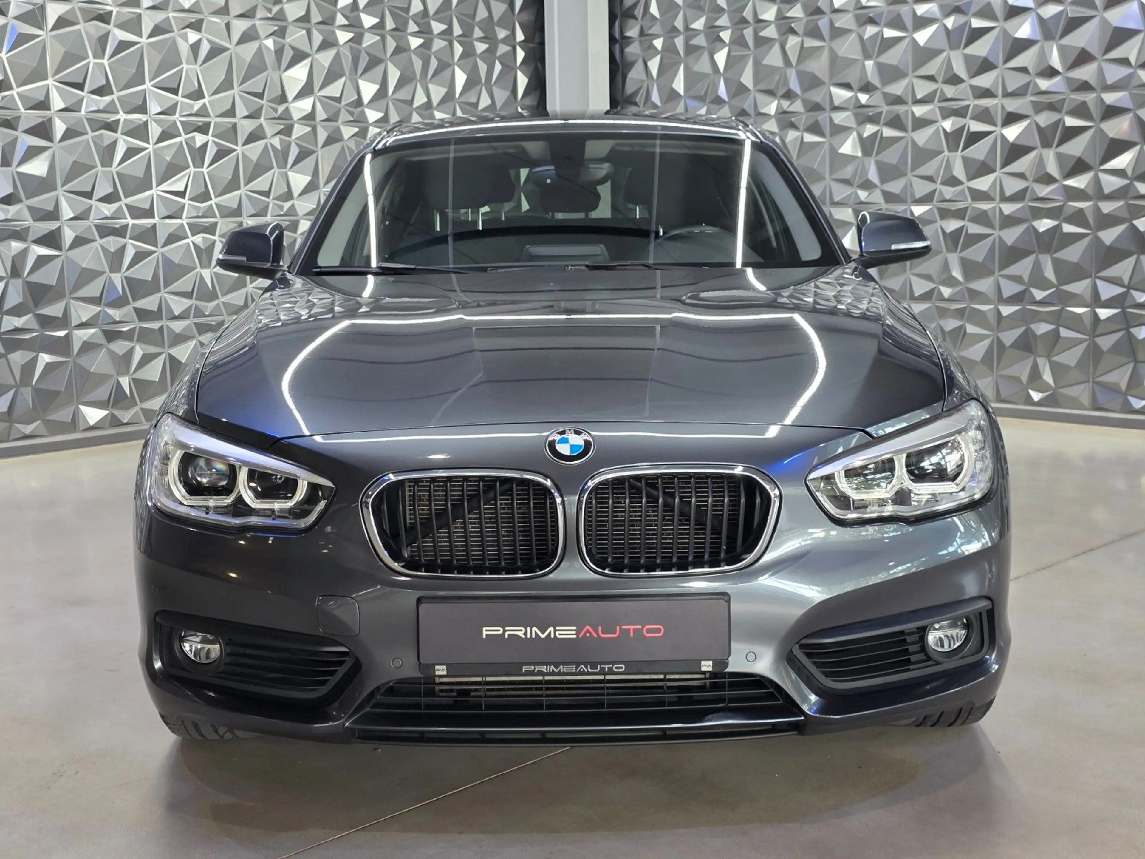 BMW 118 1 Limousine 5-trg. 118 d Advantage — photo 2