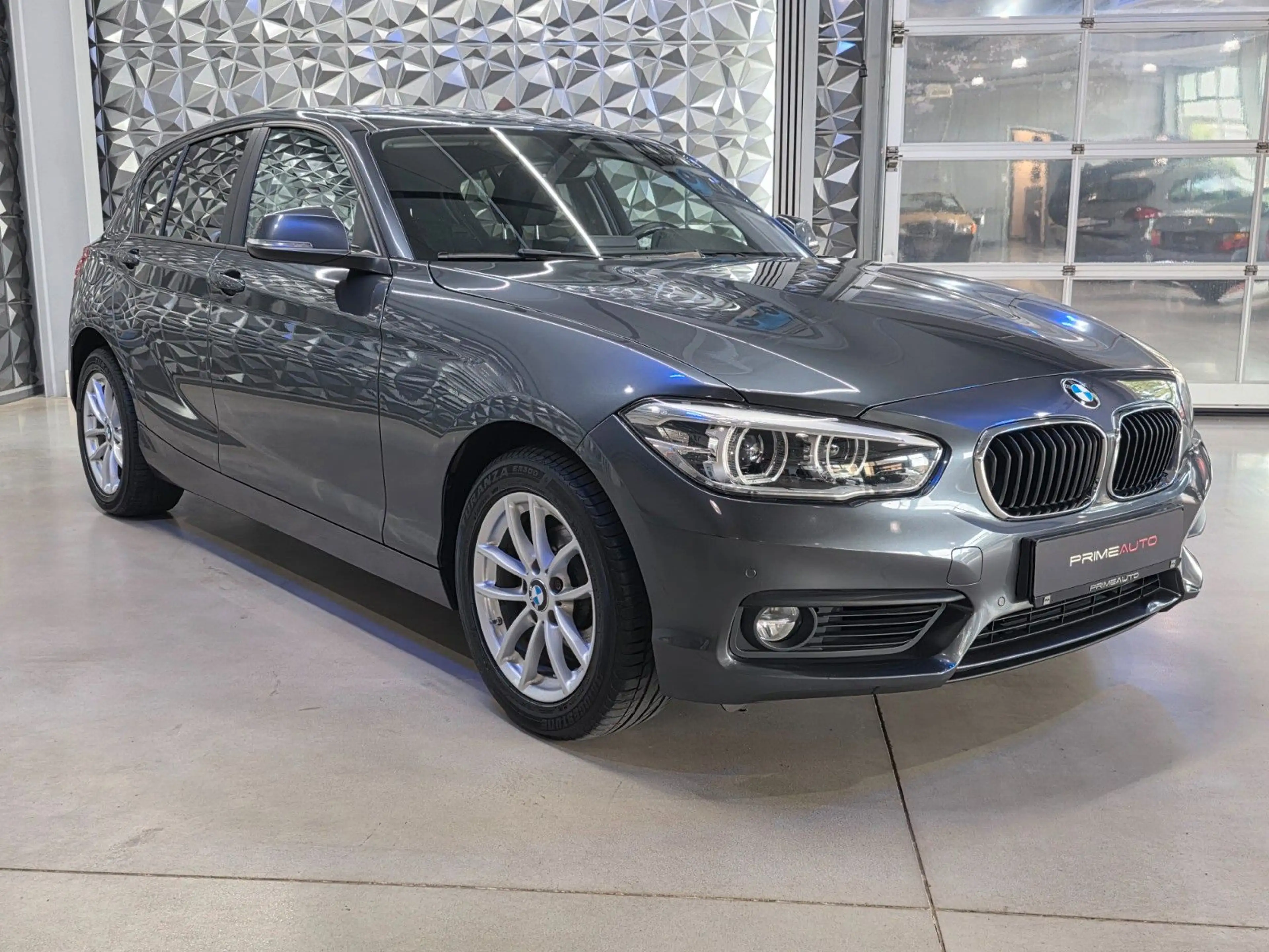 BMW 118 1 Limousine 5-trg. 118 d Advantage — photo 3
