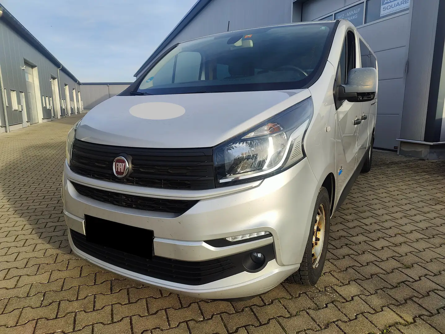 Fiat Talento L2H1 1,2t Family (M1) / NAVI / 8 SITZER / KAMERA Silber - 1