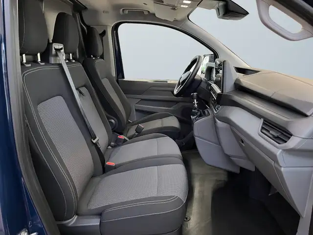Volkswagen Transporter view 10