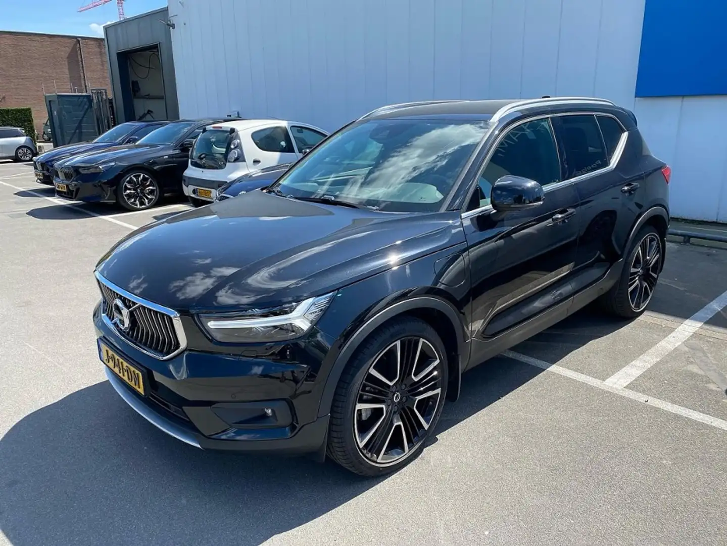Volvo XC40 1.5 T5 Recharge Inscription | LEDER | harman/kardo Zwart - 2