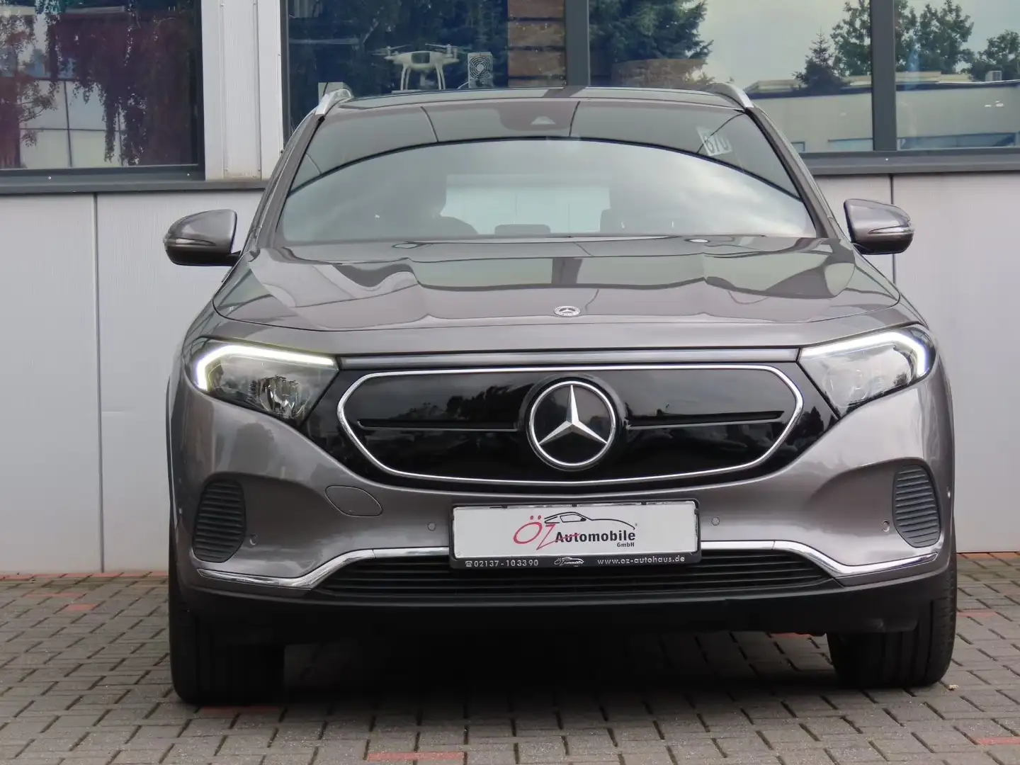 Mercedes-Benz EQA 250 Leder Ambiente Navigation Grau - 2
