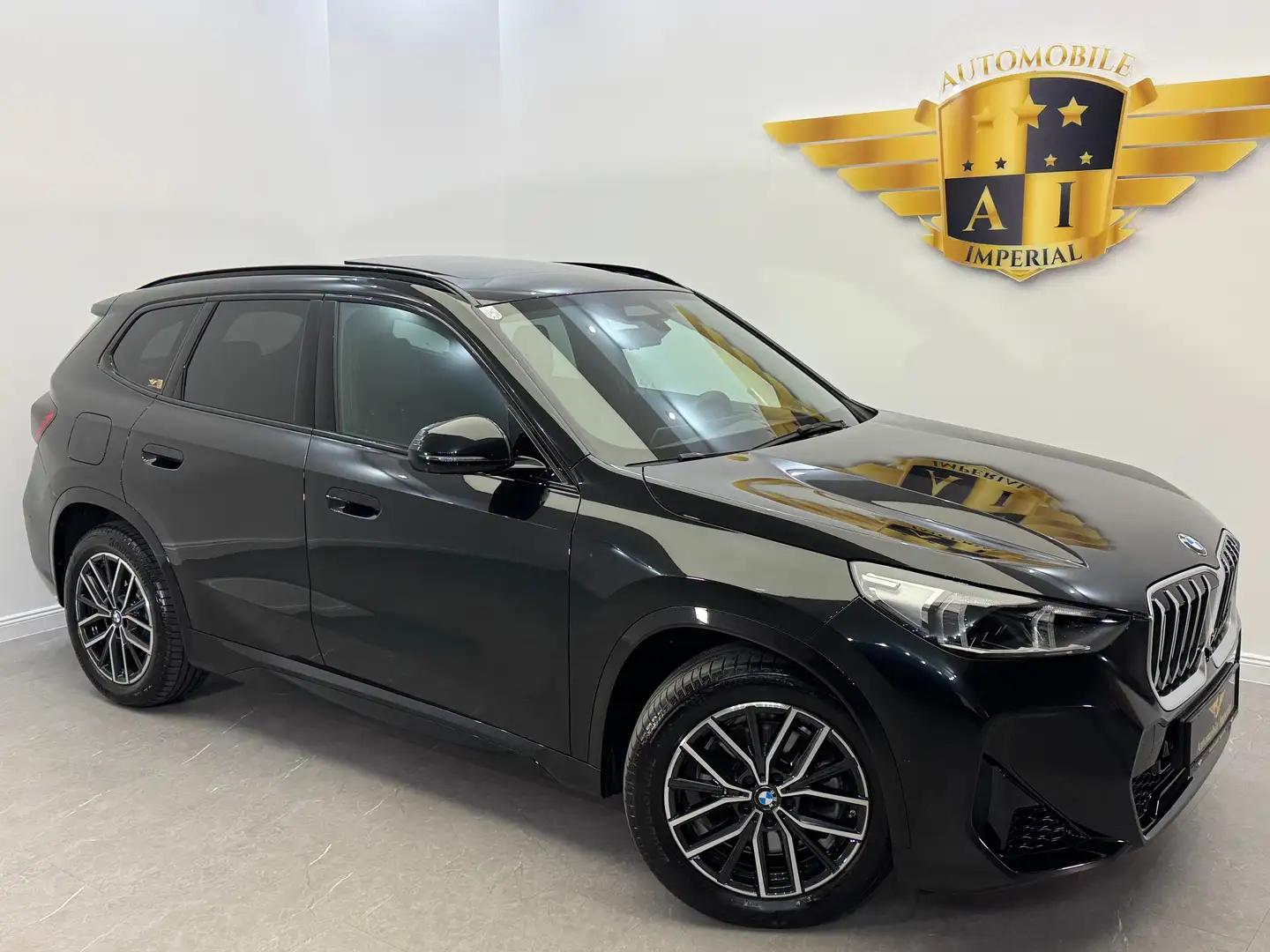 BMW X1 xDrive23i (U11) // M-PAKET // 1. BESITZ // PANO // Schwarz - 1