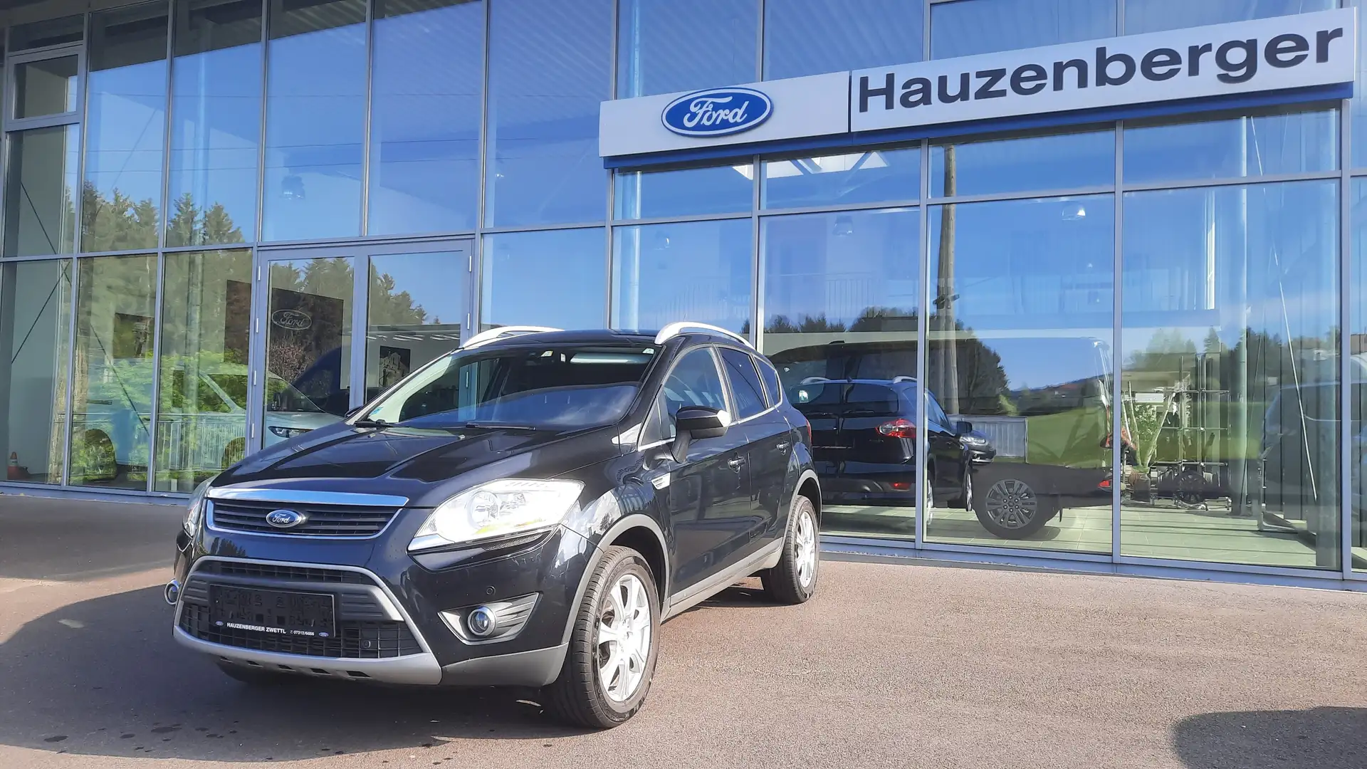 Ford Kuga 2,0 Trend 4x4 TDCI DPF Schwarz - 1