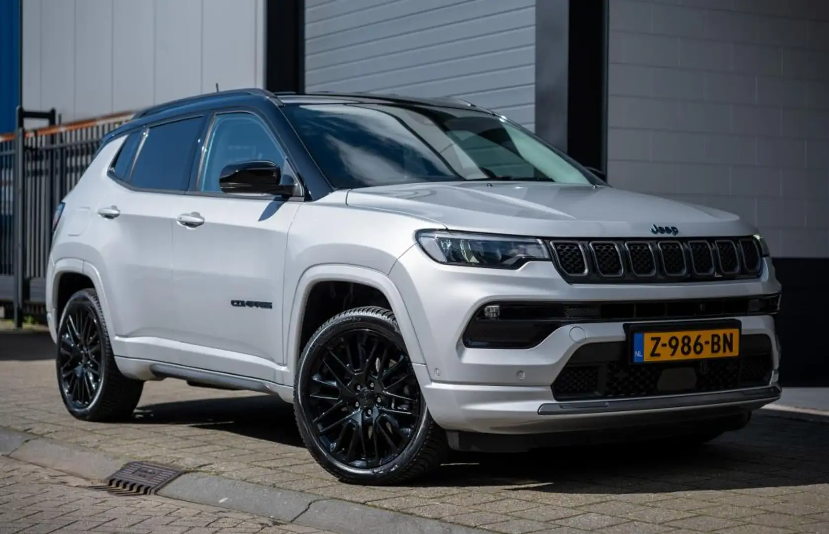 Jeep Compass 4xe 240 Plug-in Hybrid Electric S Zwart - 2