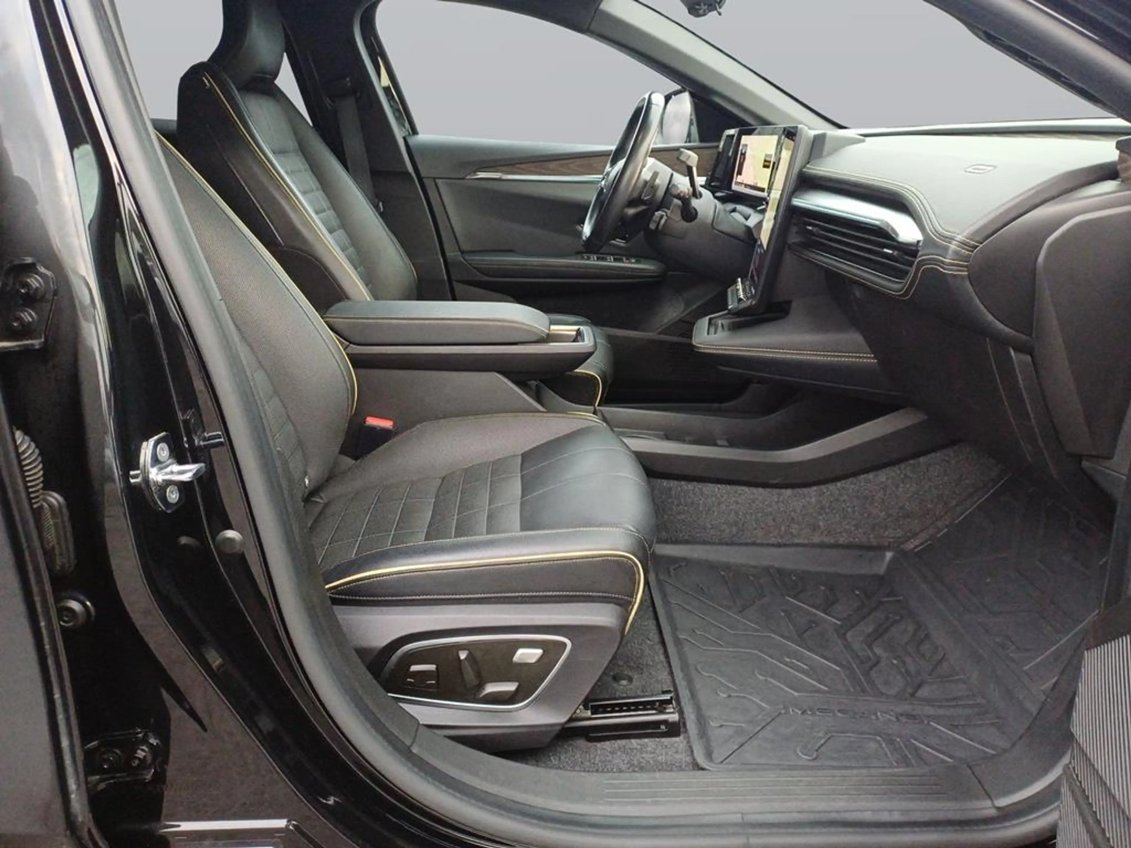 Renault Megane Iconic — photo 11