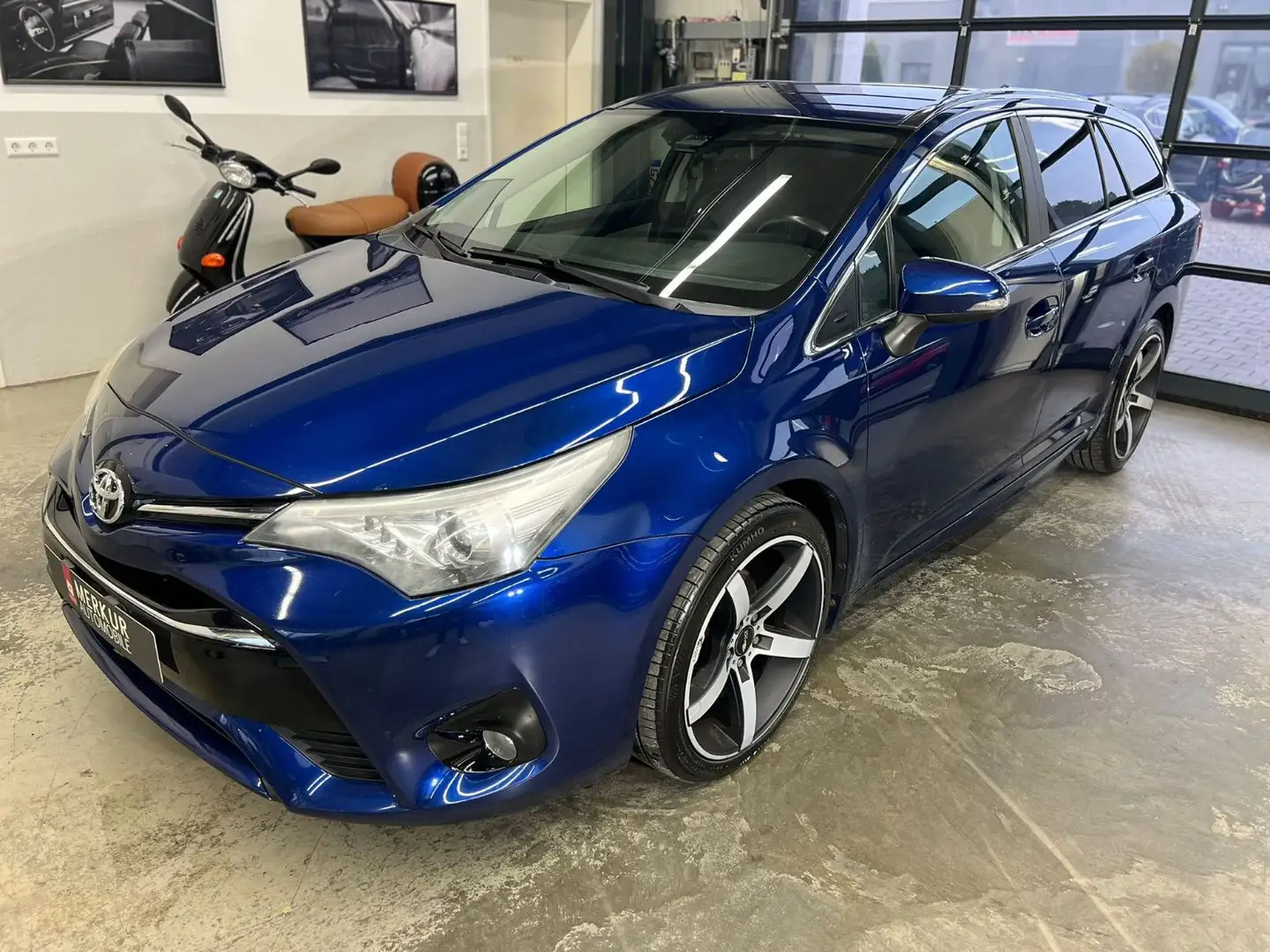 Toyota Avensis Touring 1.8 Sports Comfort+STHZ+Navi+19" Bleu - 1