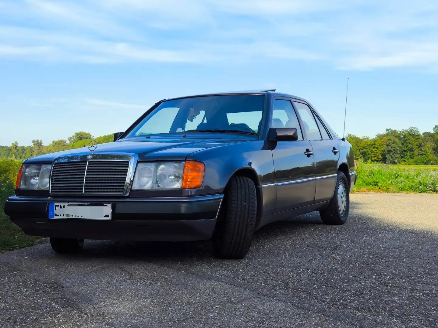 Mercedes-Benz 260 W124 260E Braun - 2